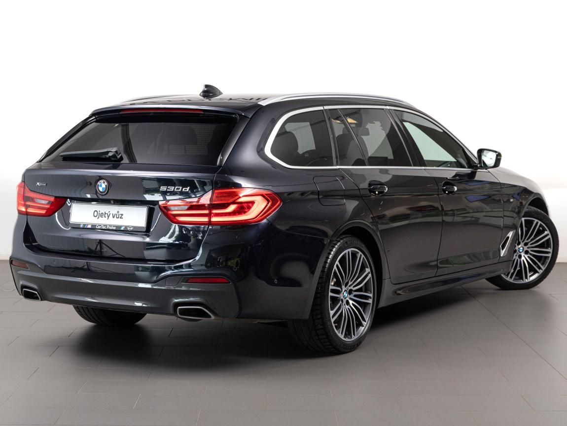 BMW Řada 5, 530d xDrive Touring - fotka 4