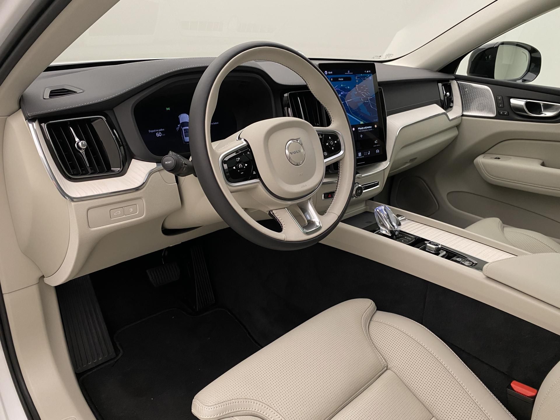 Volvo XC60, T8 AWD RECHARGE DARK ULTRA CZ - fotka 4