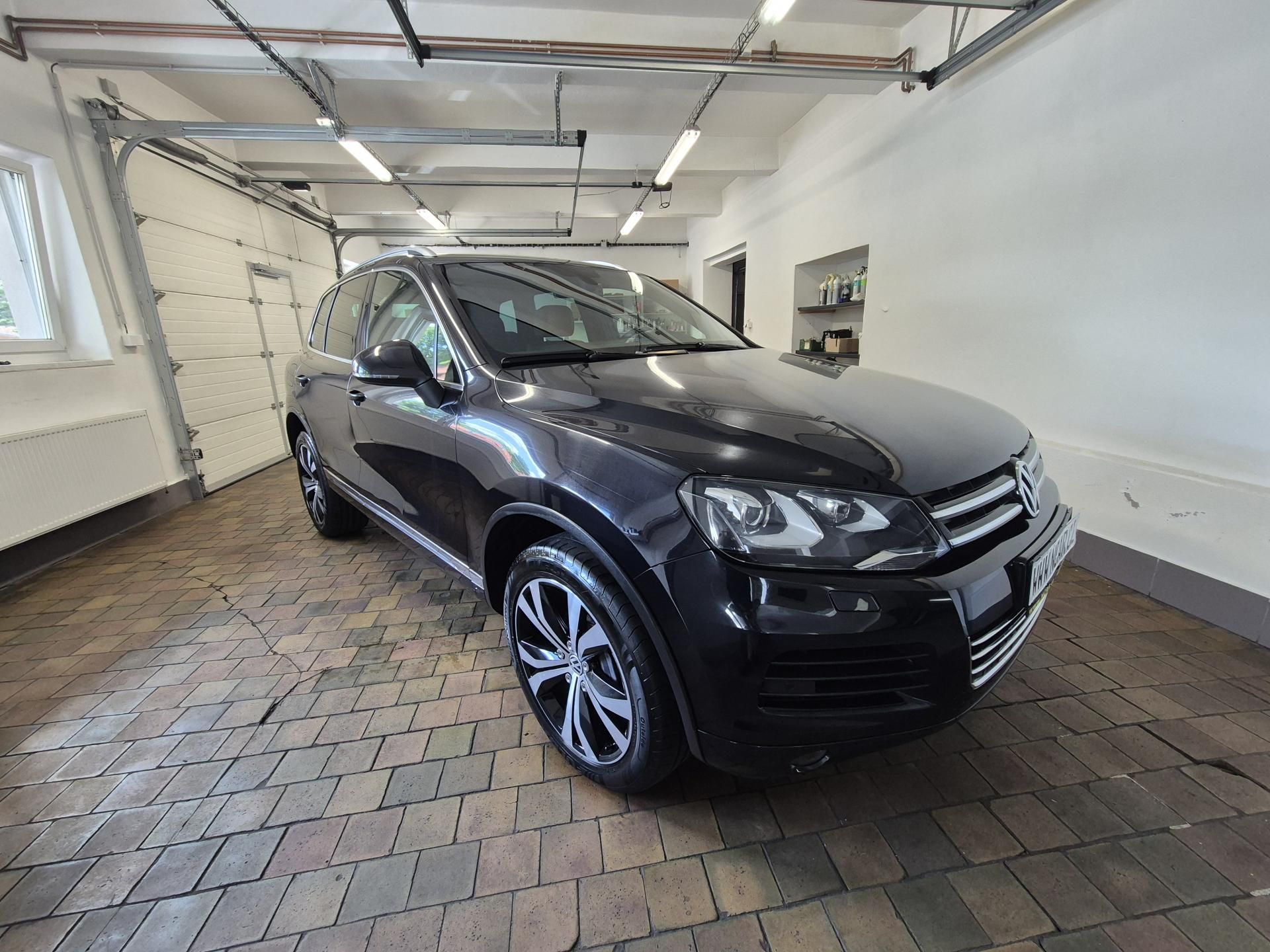 Volkswagen Touareg, 3,0TDi 180kw 4x4 DSG 20ALU - fotka 3