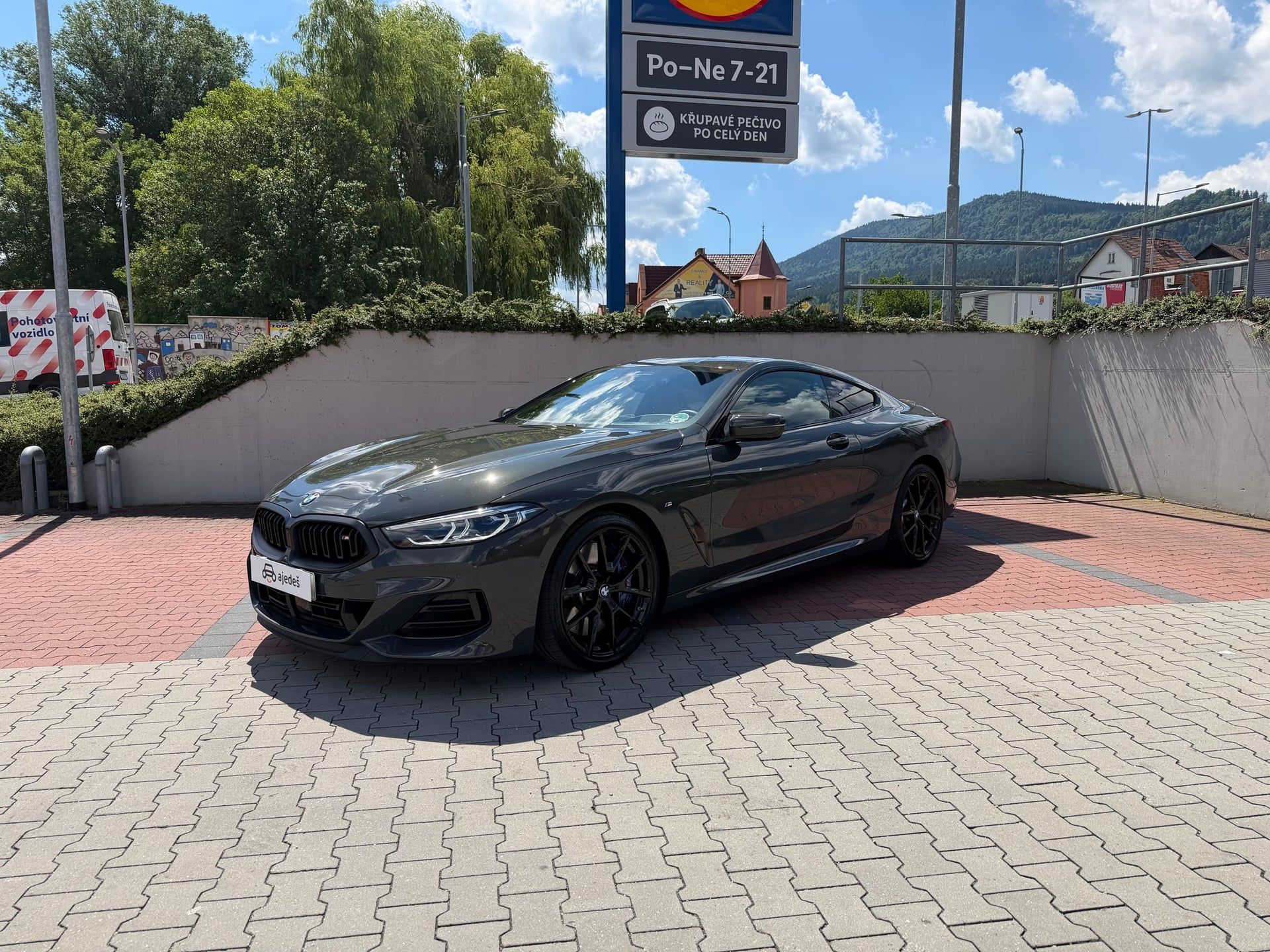 BMW Řada 8, M850i/xDrive/Coupé/M-paket - fotka 2