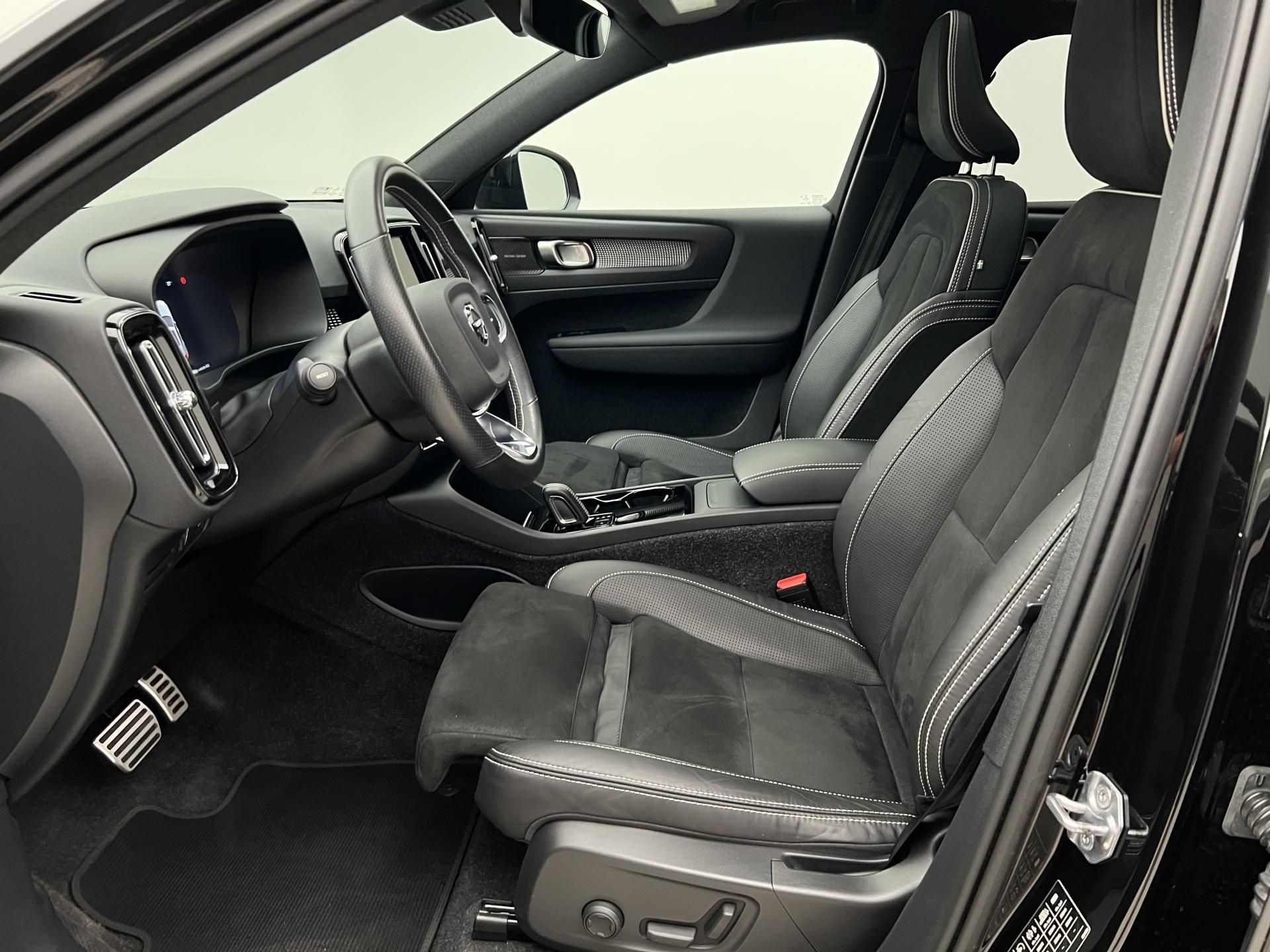 Volvo XC40, RECHARGE AUT - fotka 3
