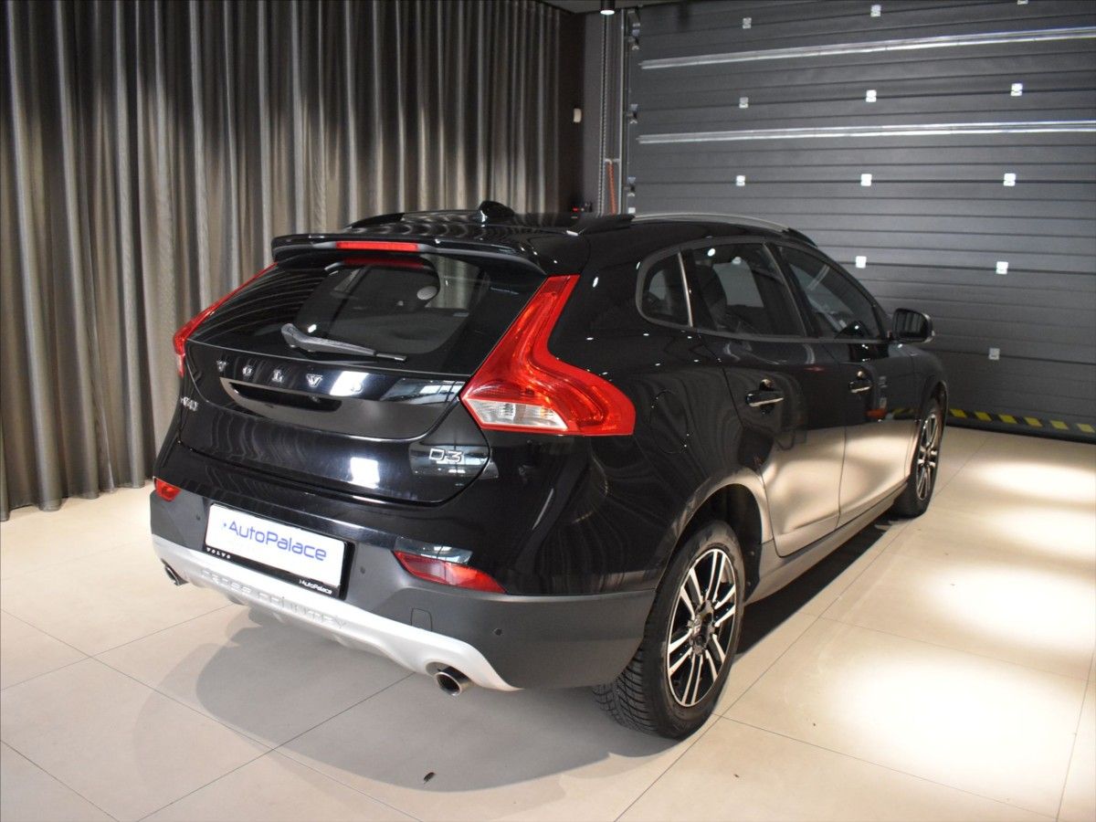 Volvo V40, 2,0 D3 Cross Country Adapt.tem - fotka 4