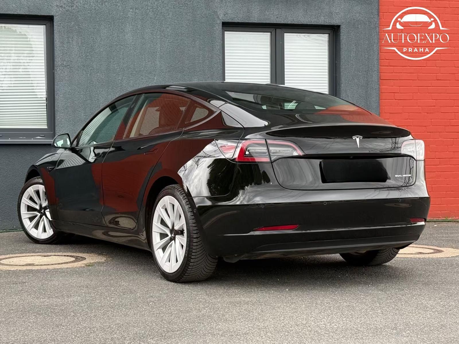 Tesla Model 3, Long Range Dual AWD - fotka 4