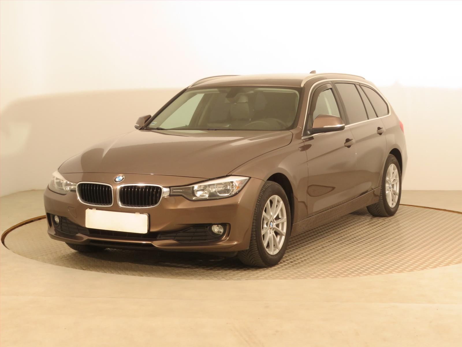 BMW Řada 3, 320 d - fotka 2