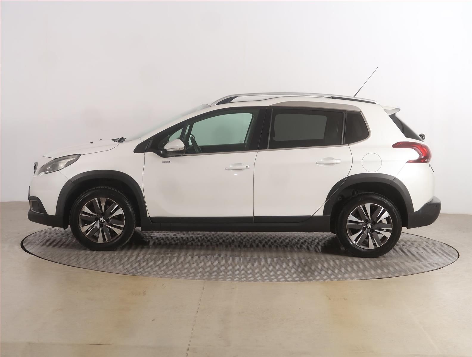 Peugeot 2008, 1.2 PureTech, Style, Automat - fotka 3