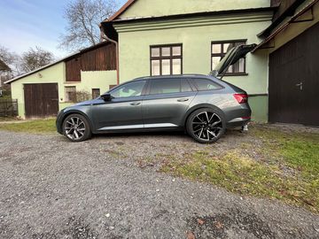 Superb Sportline 2,0 tdi 4x4