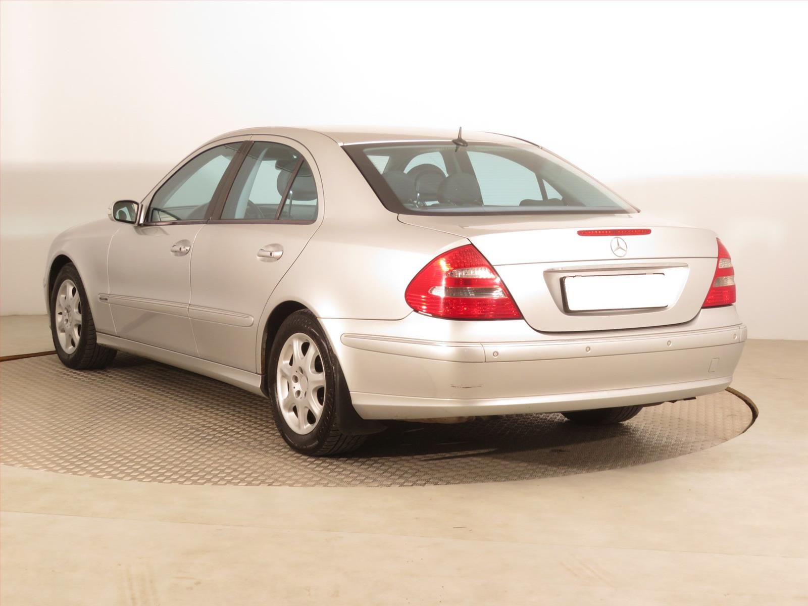 Mercedes-Benz Třídy E, 320 CDI, Automat, po STK - fotka 4