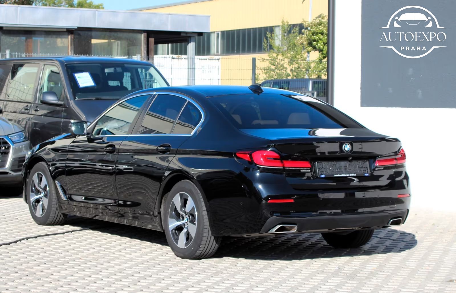BMW Řada 5, 5 Limousine 520d - fotka 4