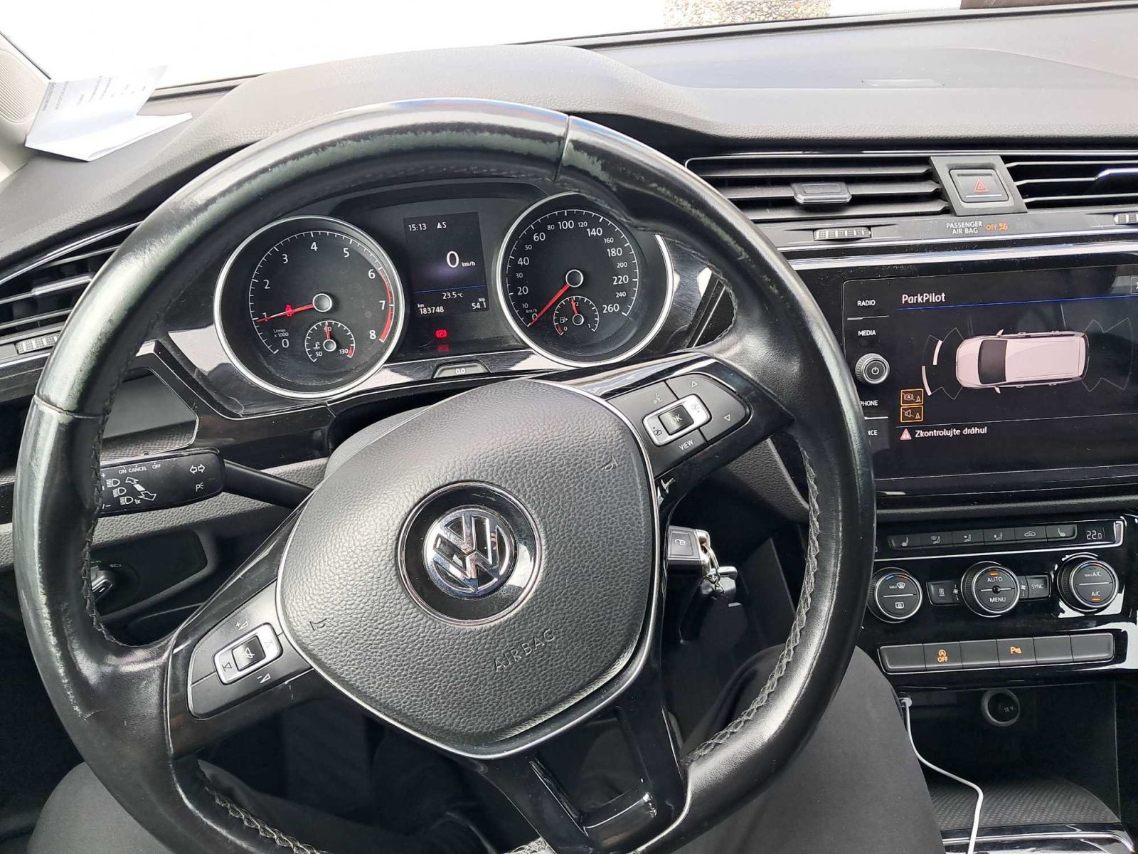 Volkswagen Touran, 1.5 TSI, Automatická klima - fotka 3