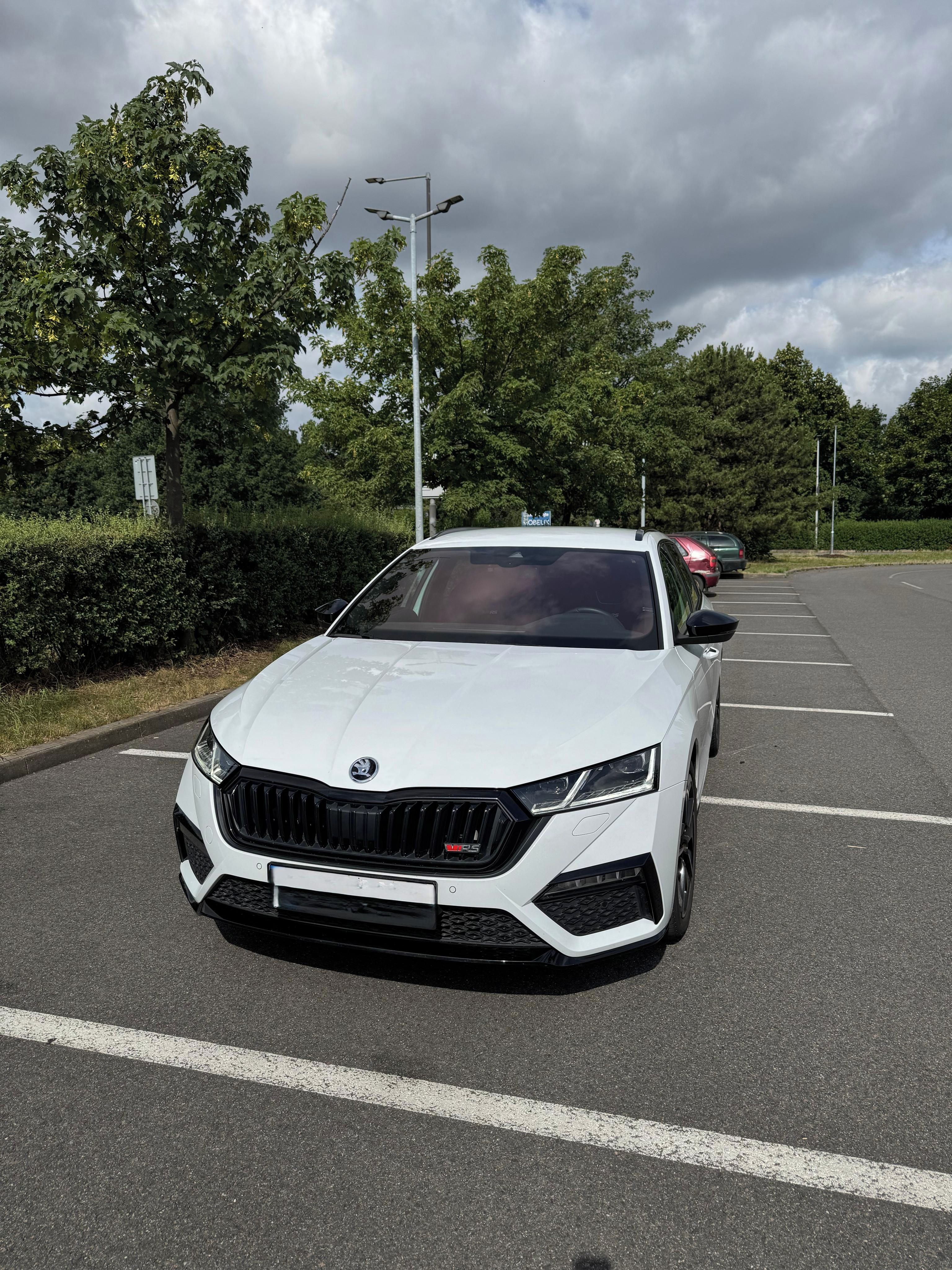 Škoda Octavia, Škoda Octavia RS Combi 2.0 TSI - fotka 2