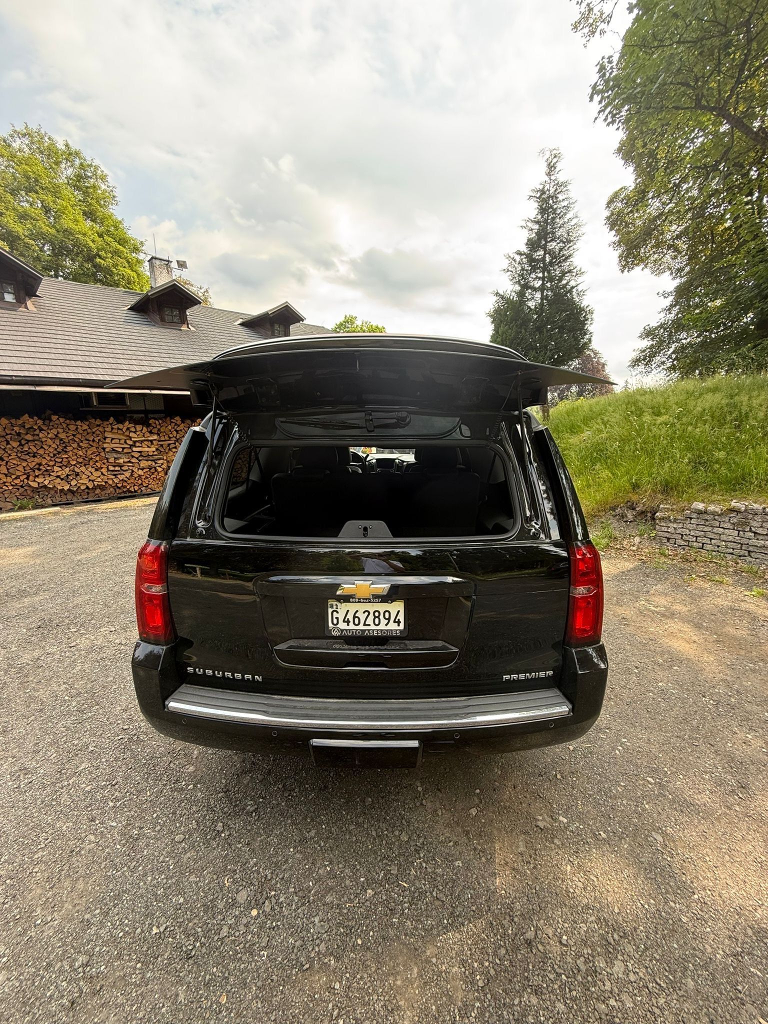Chevrolet Suburban, 5,3 V8 poctiví osmiválec - fotka 5