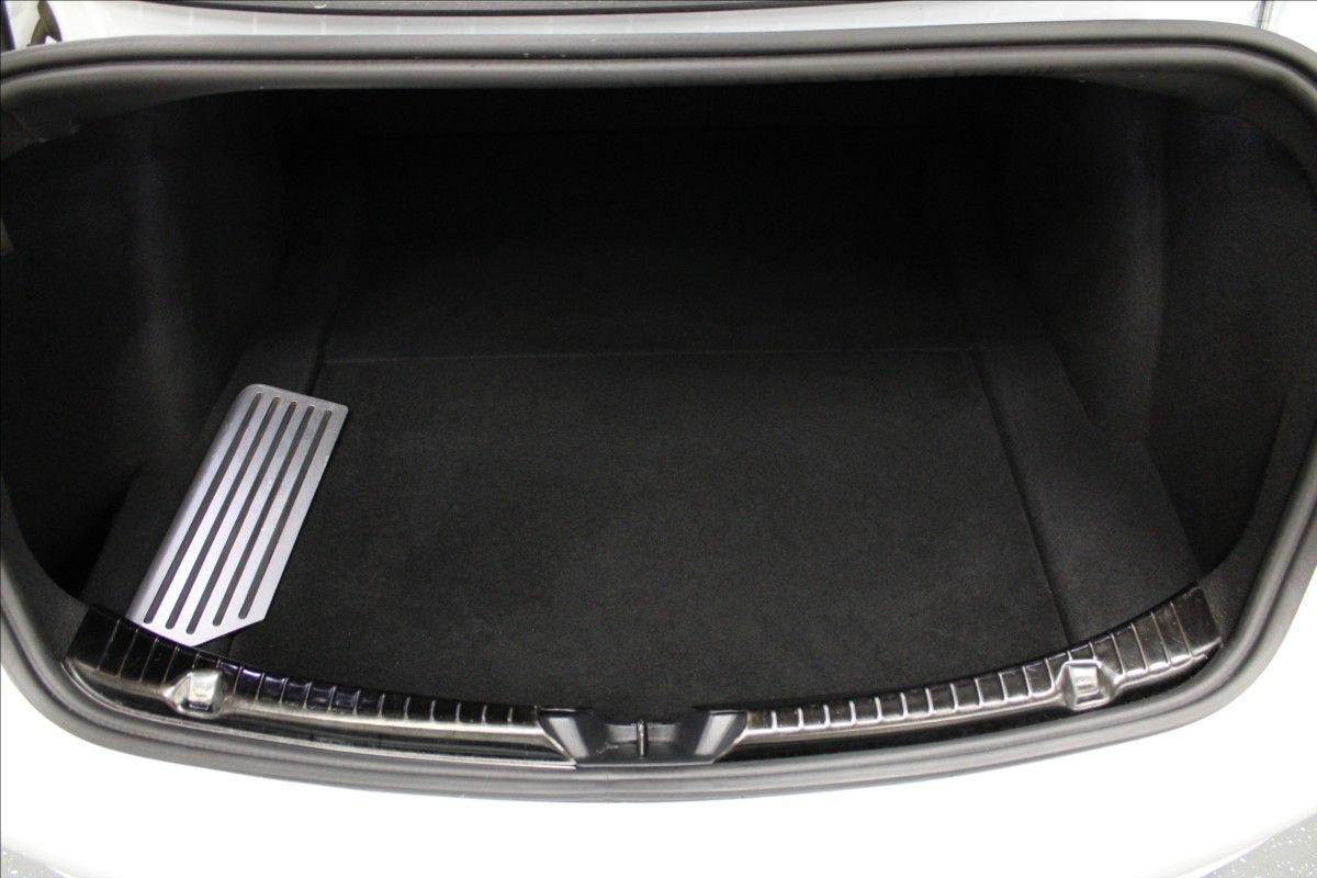 Tesla Model 3, Standard Plus - fotka 5