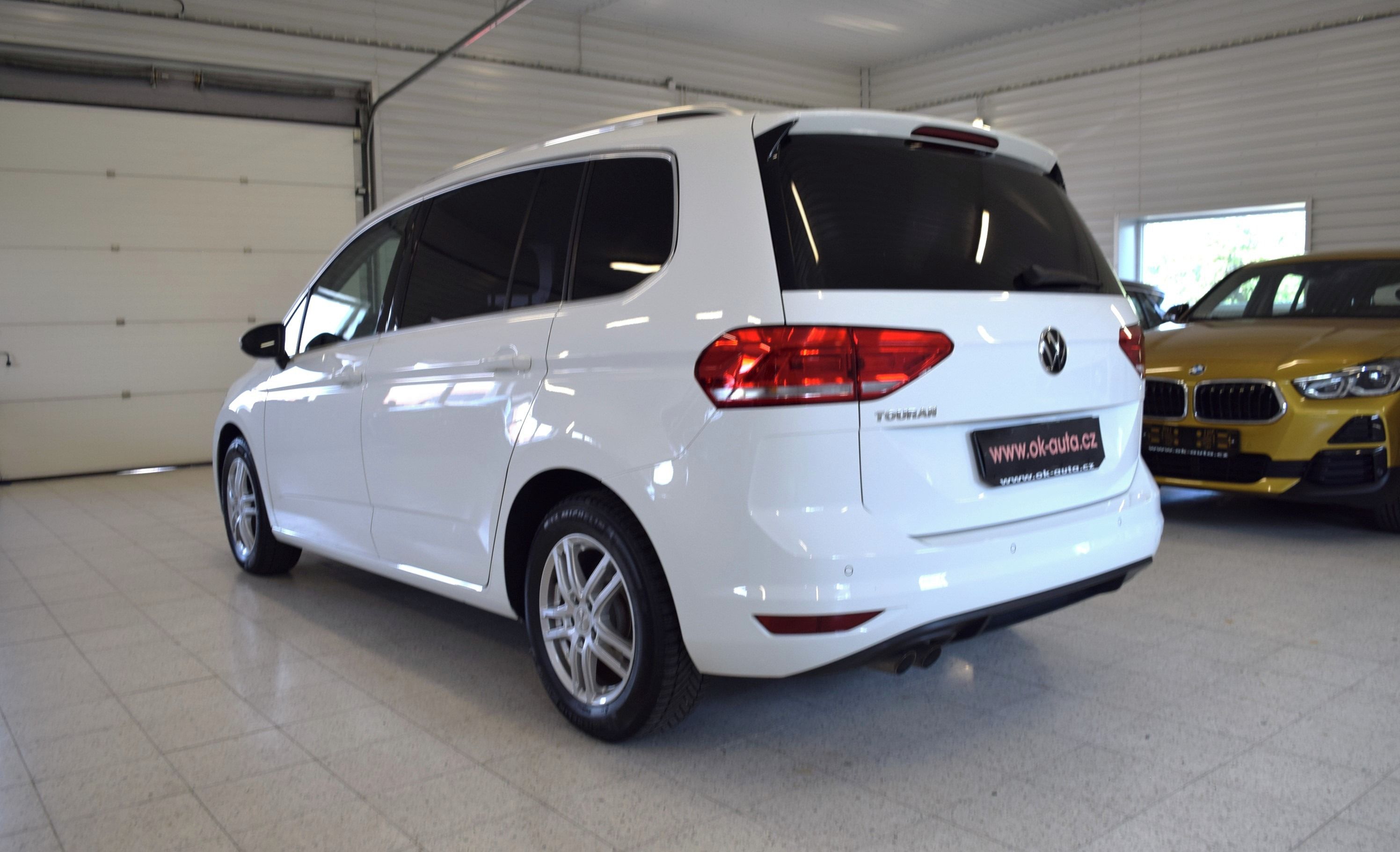 Volkswagen Touran, 2.0 TDI HIGH. 7 MÍST 61 000 KM - fotka 3