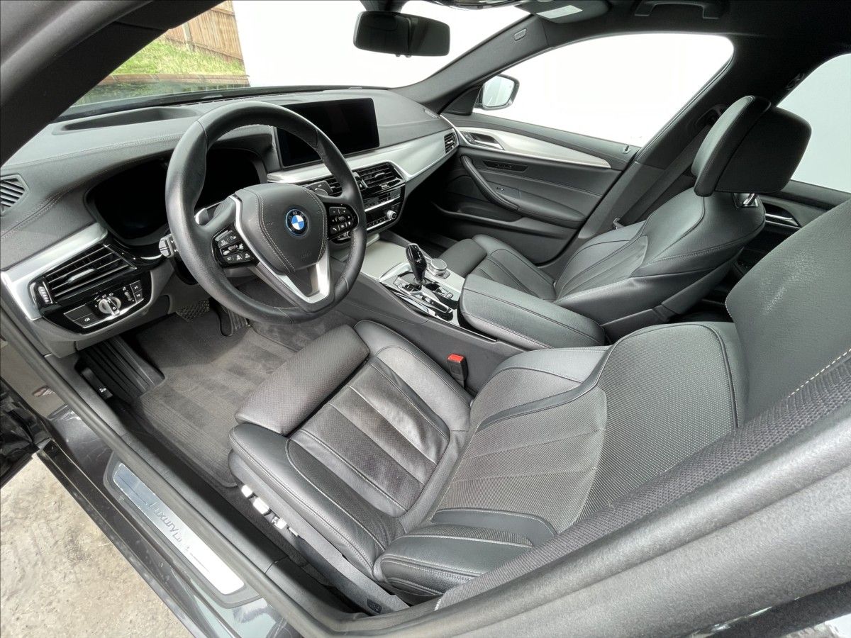 BMW Řada 5, 2,0 530e xDrive A8 Luxury Line - fotka 5