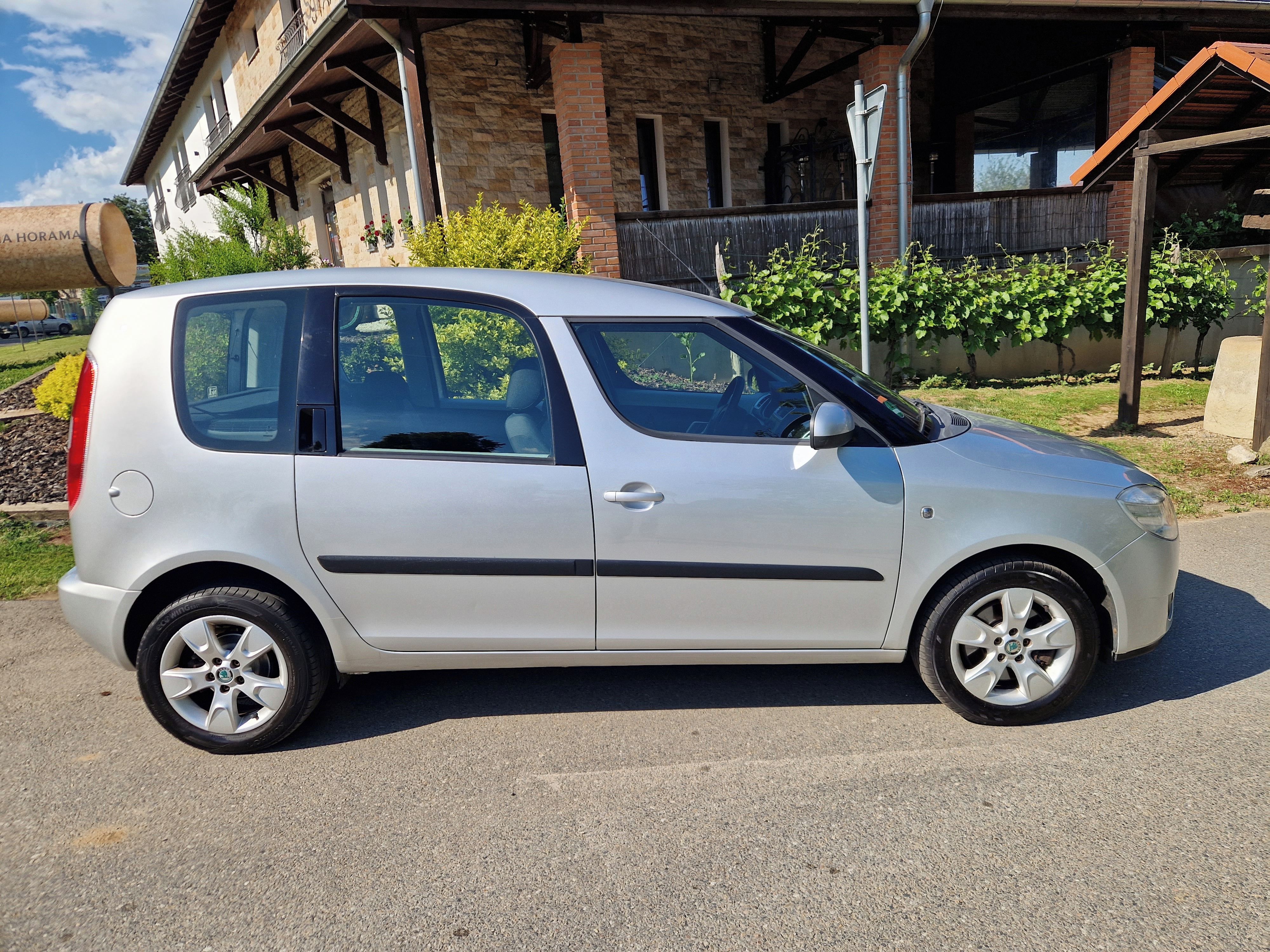 Škoda Roomster, 1,6 16V 77 KW. TOP STAV - fotka 2