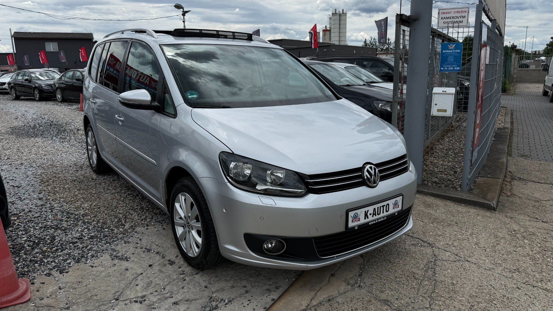 Volkswagen Touran, 2.0TDi 130kW *Tažné*Navi*DSG* - fotka 3