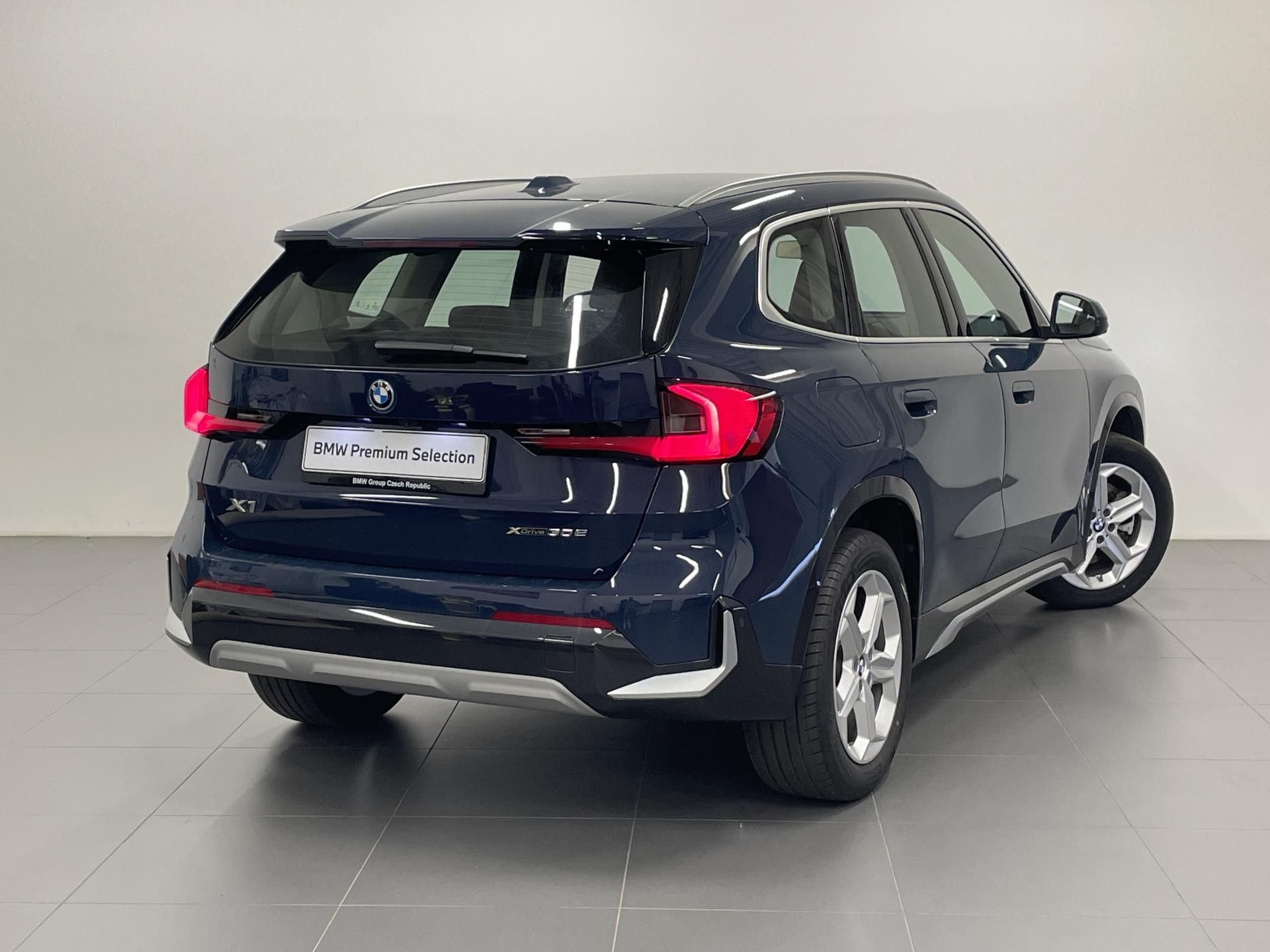 BMW iX1, xDrive30e - fotka 2