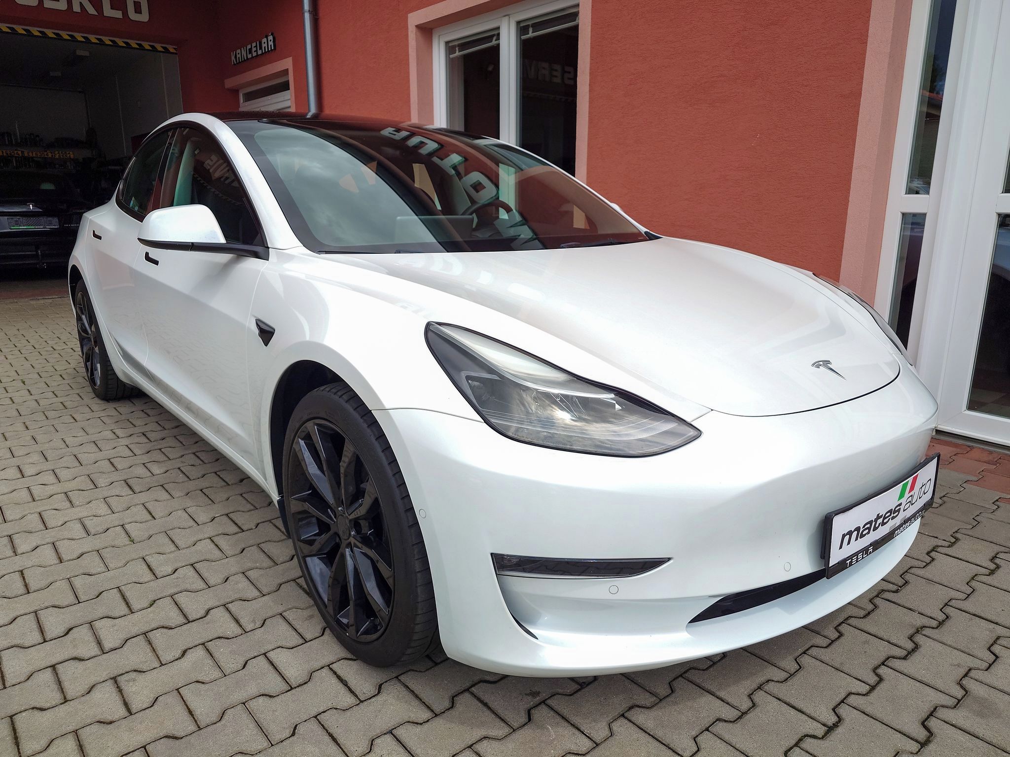 Tesla Model 3, Long Range Dual Motor 366 kW S - fotka 4
