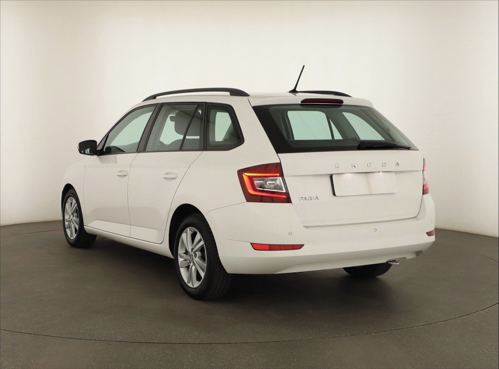 Škoda Fabia, 1.0 TSI, Style, ČR,1.maj - fotka 4