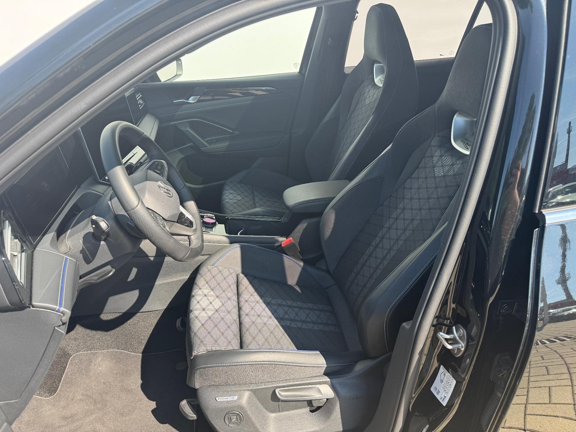 Volkswagen Tiguan, R-Line People 200kW eHybrid - fotka 5
