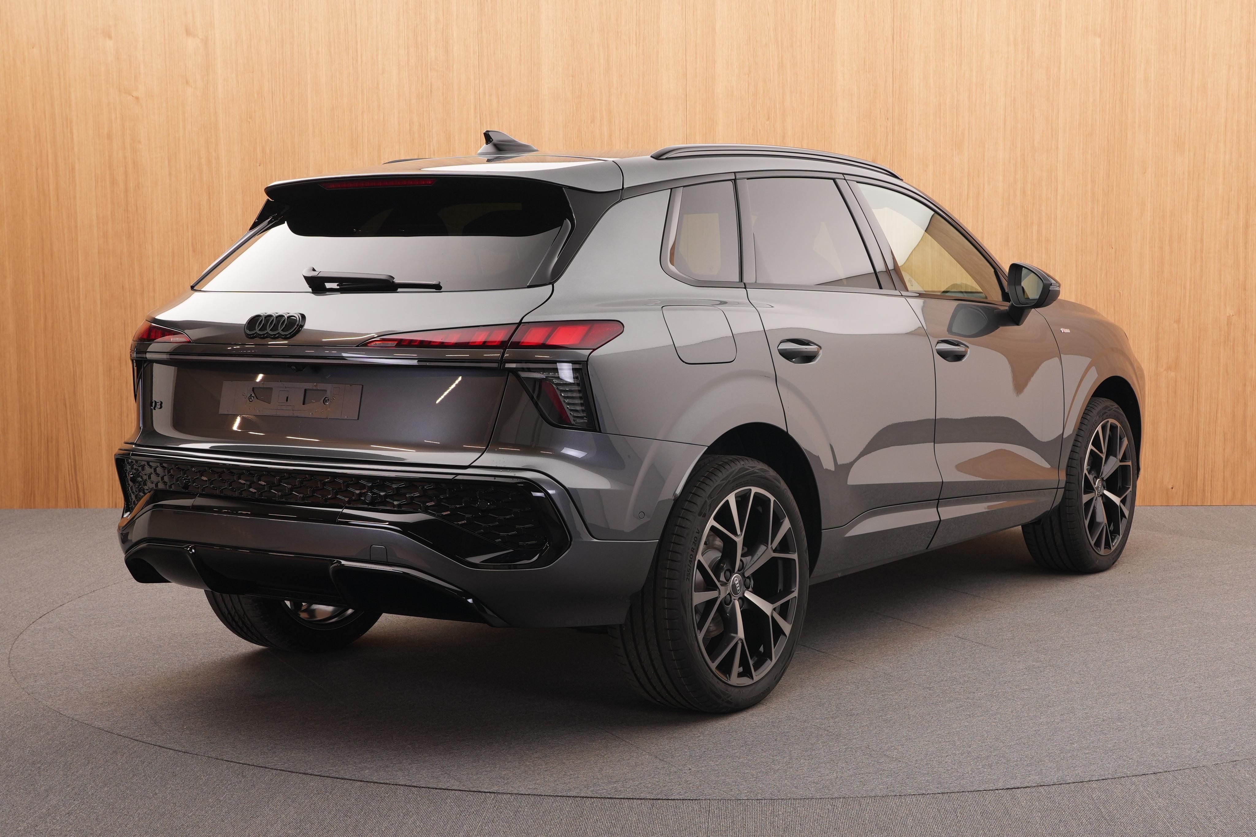 Audi Q3, S line  35 TFSI 110 kW - fotka 4