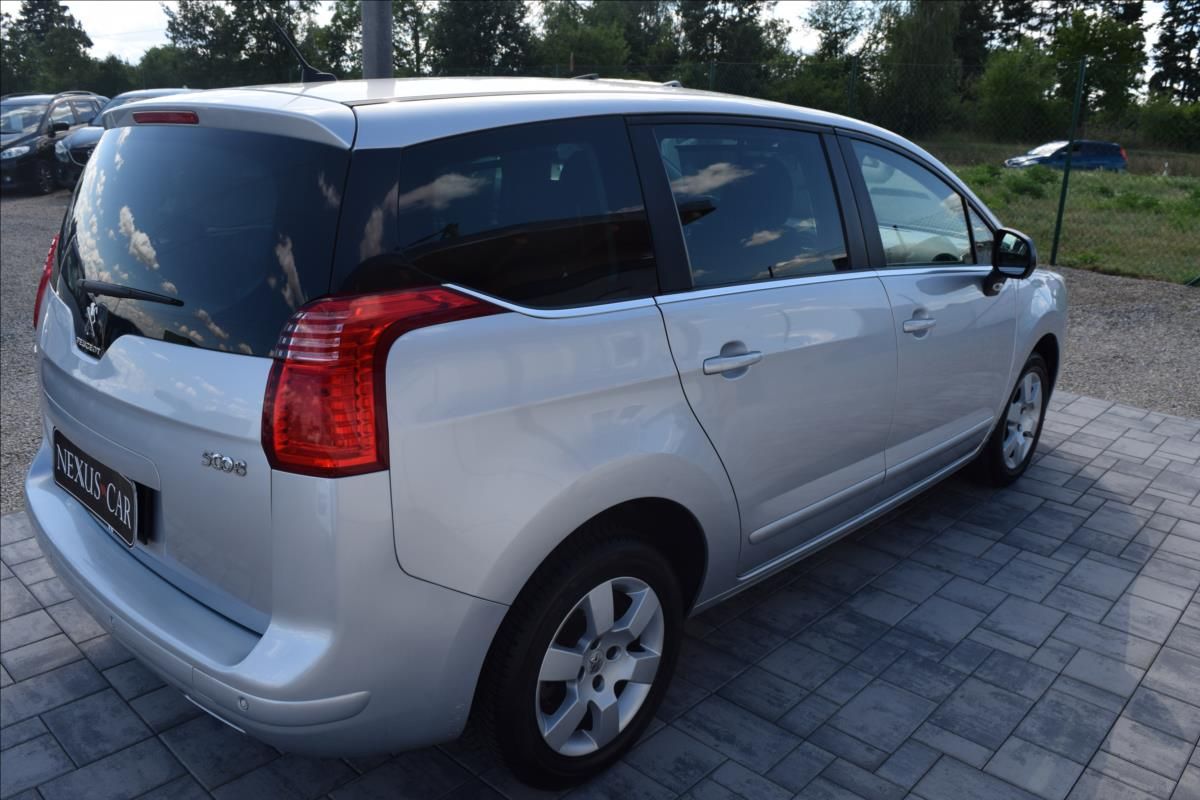 Peugeot 5008, 1,6 HDI 88KW AUTOMAT 7MÍST TOP - fotka 5