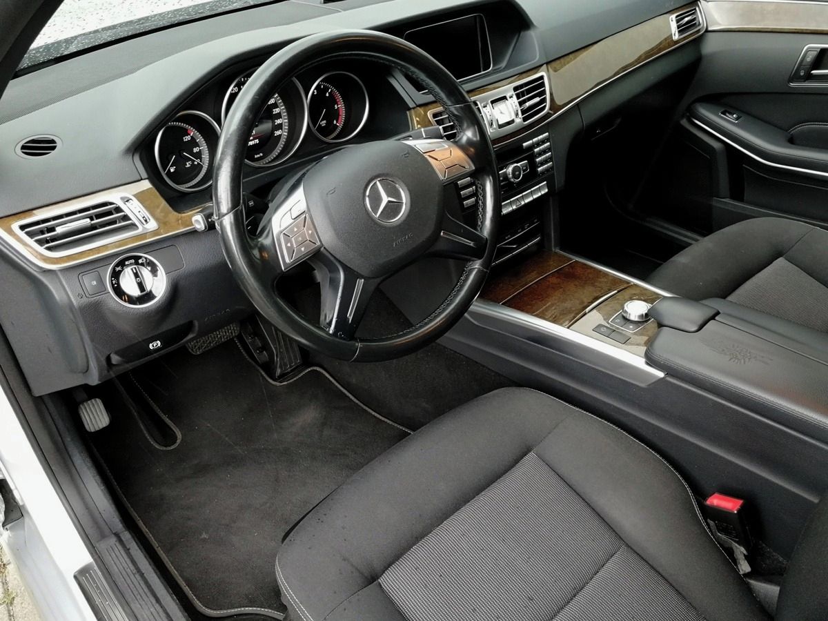 Mercedes-Benz Třídy E, 220d navi*xenon*stř.okno*TZ - fotka 6