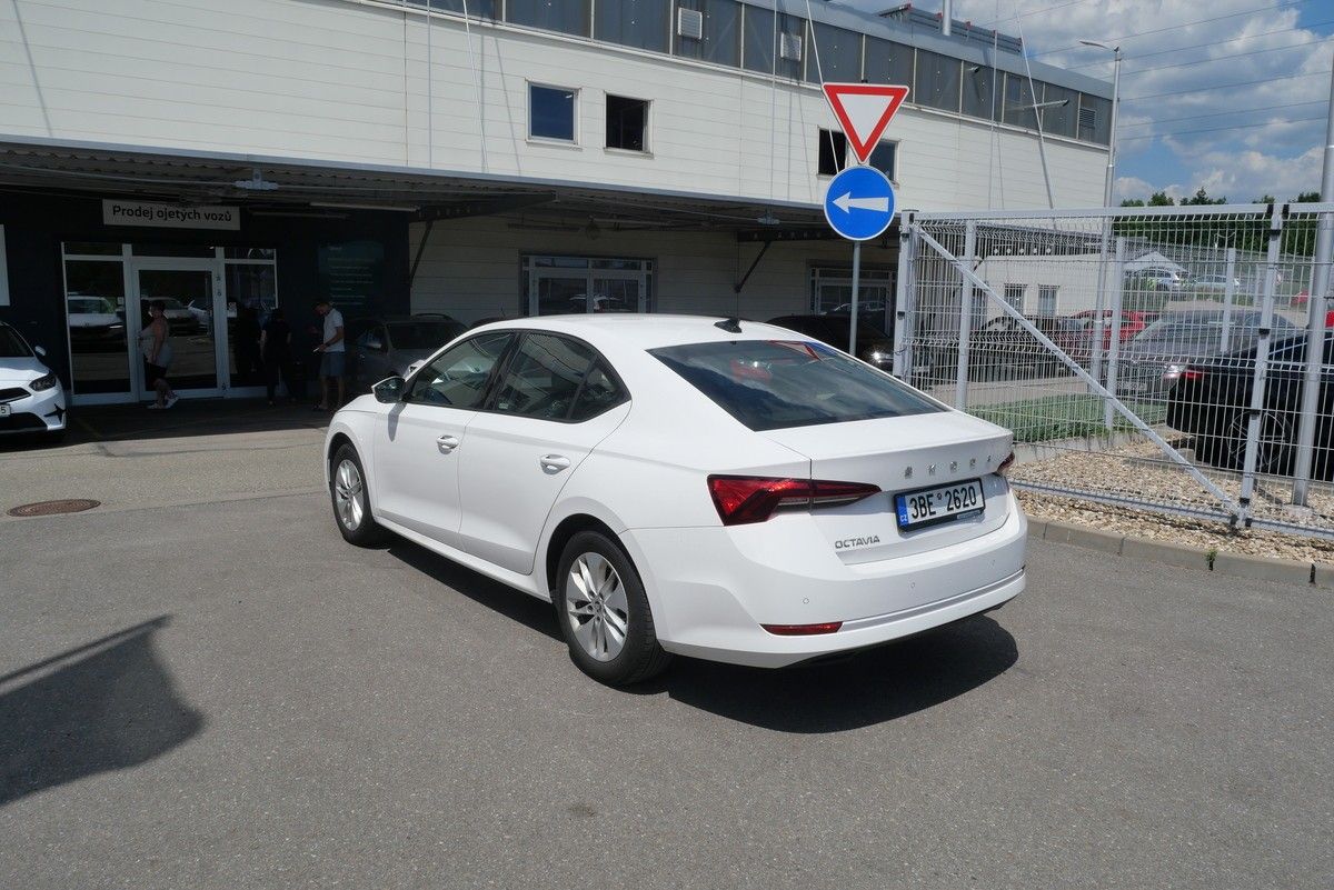 Škoda Octavia, 2.0 TDI 85 kW Ambition - fotka 4