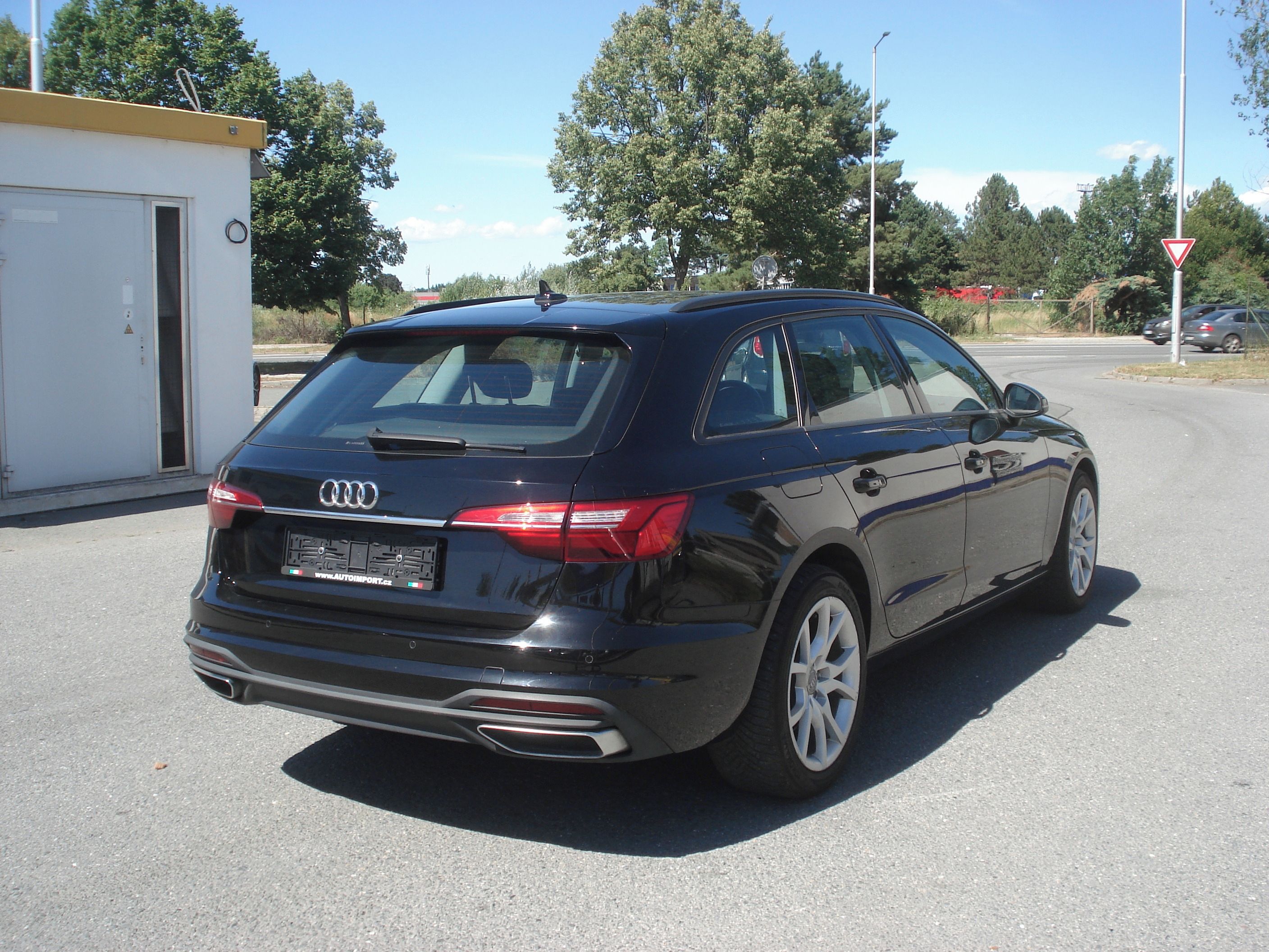 Audi A4, 35 TDi NAVI S-TRONIC FACELIFT - fotka 5