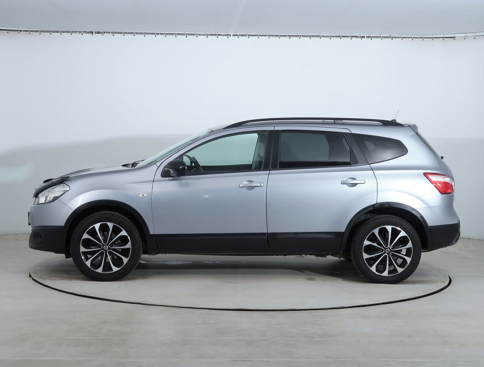 Nissan Qashqai, 1.6 i, 7 míst, ČR,1.maj - fotka 3