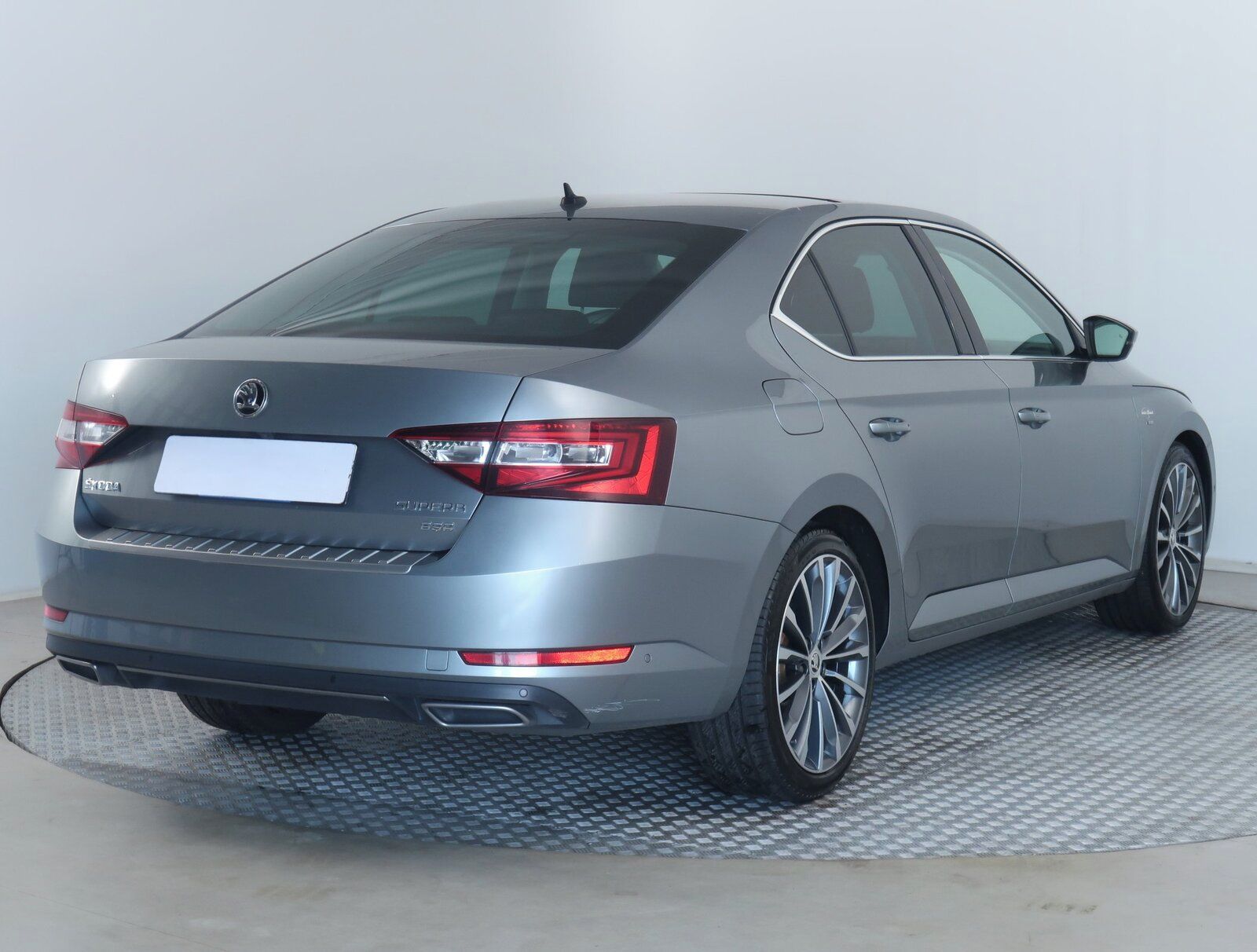 Škoda Superb, 2.0 TDI, Laurin&Klement - fotka 5