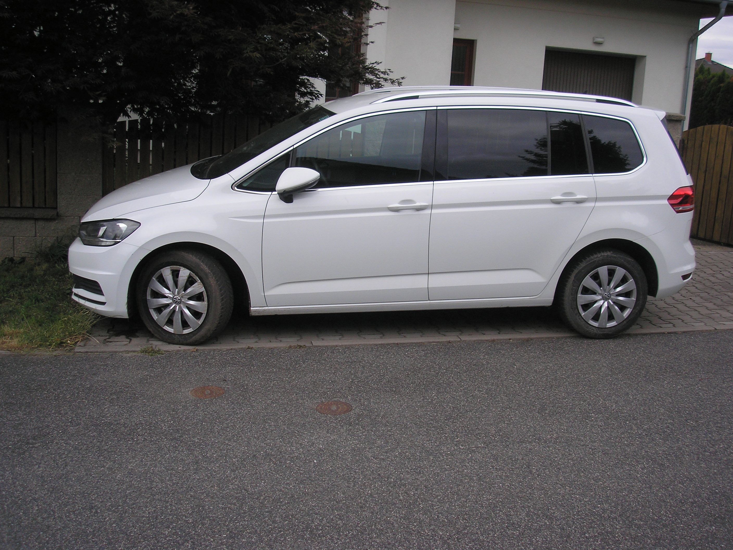 Volkswagen Touran, TOURAN 2.0 D,  manuál, 1.majit