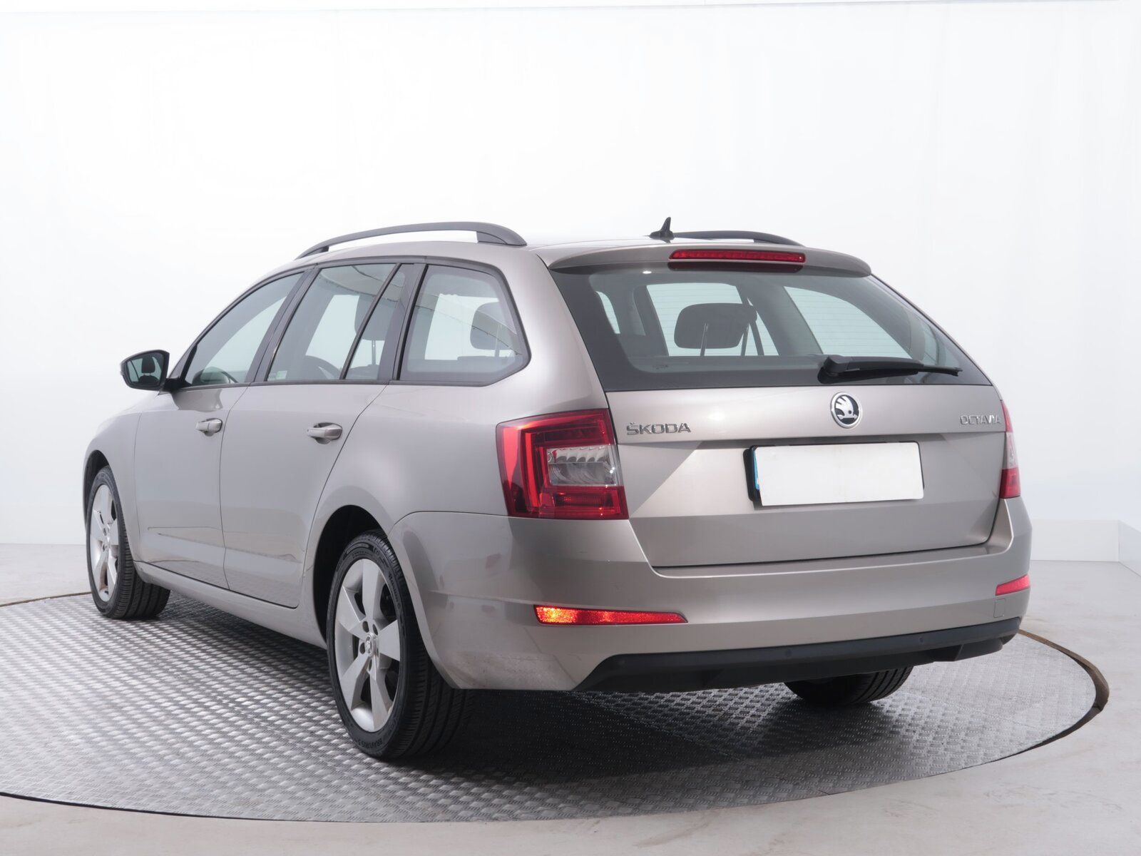 Škoda Octavia, 1.6 TDI, Automatická klima - fotka 4