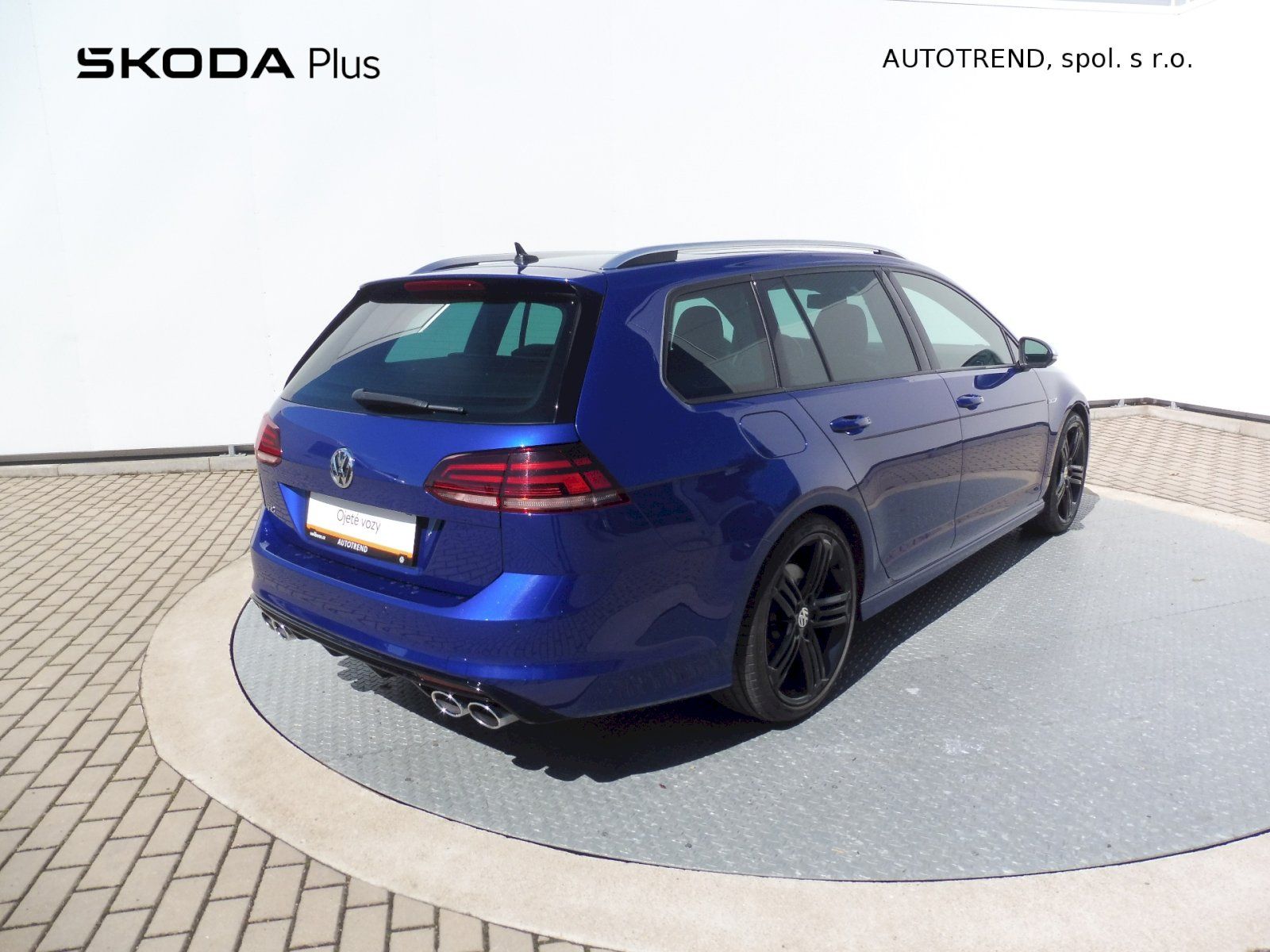 Volkswagen Golf Variant, R 2,0 TSI 221kW DSG 4MOTION - fotka 2