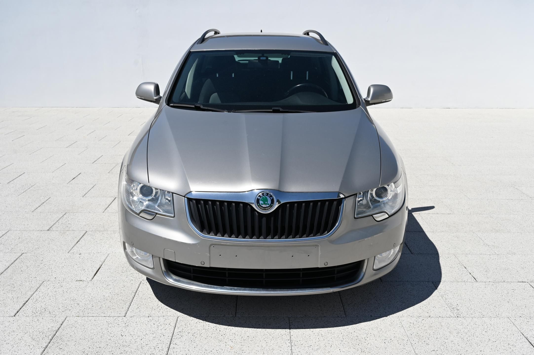 Škoda Superb, 2.0TDI 103KW Ambition 9/2012 - fotka 2