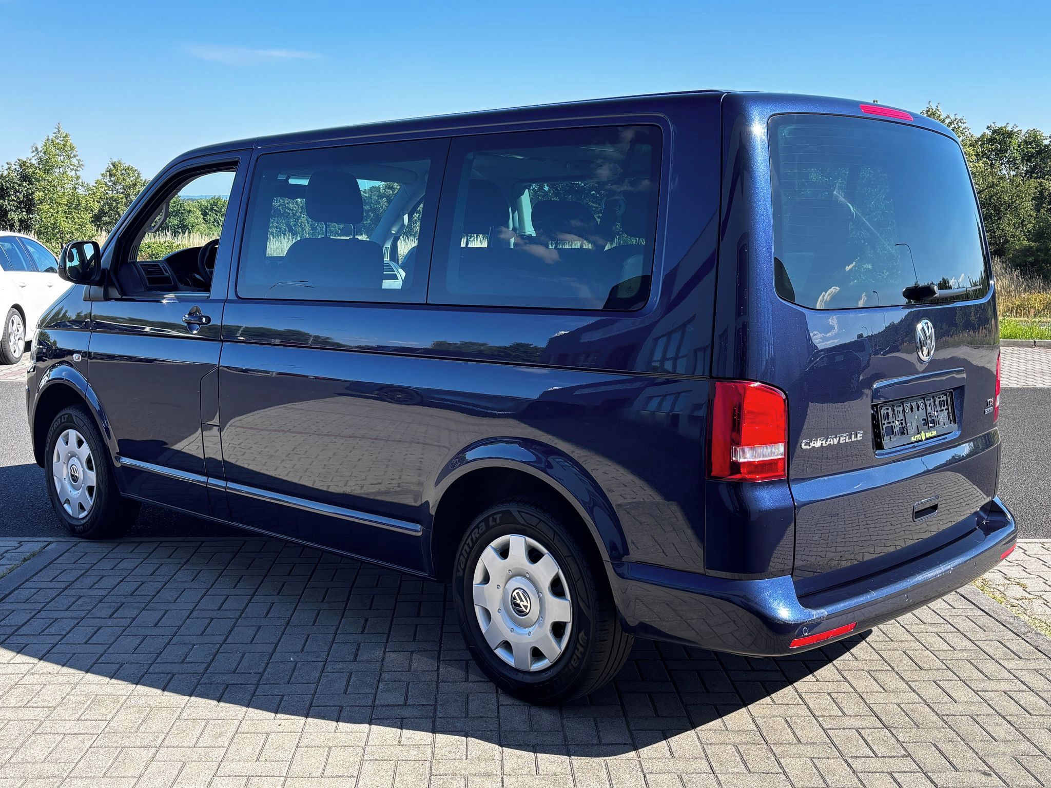 Volkswagen Caravelle, 110kW, 8 míst, LED, NAVI., 4X4 - fotka 4