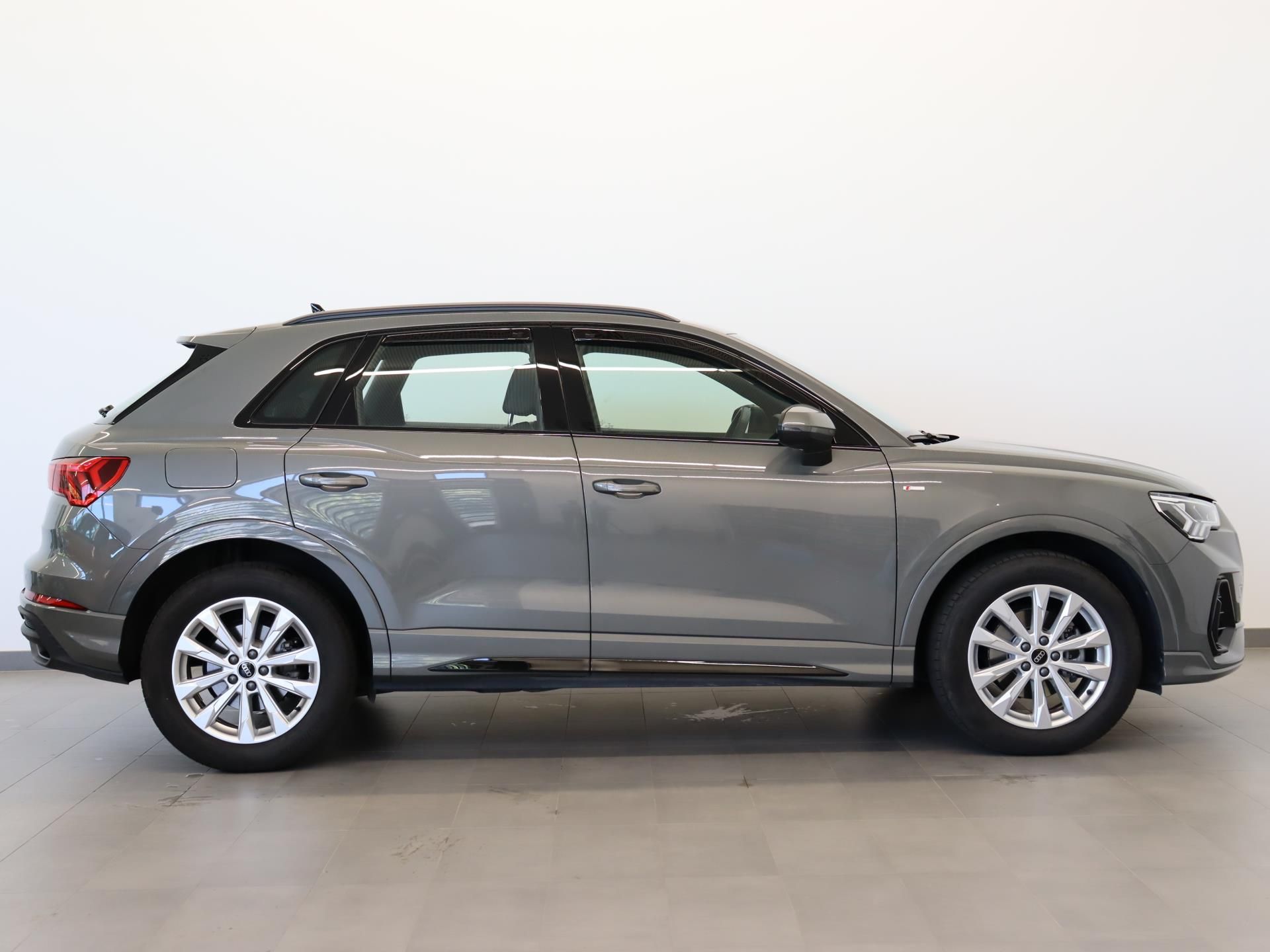 Audi Q3, S line 35 TDI 110 kW - fotka 3