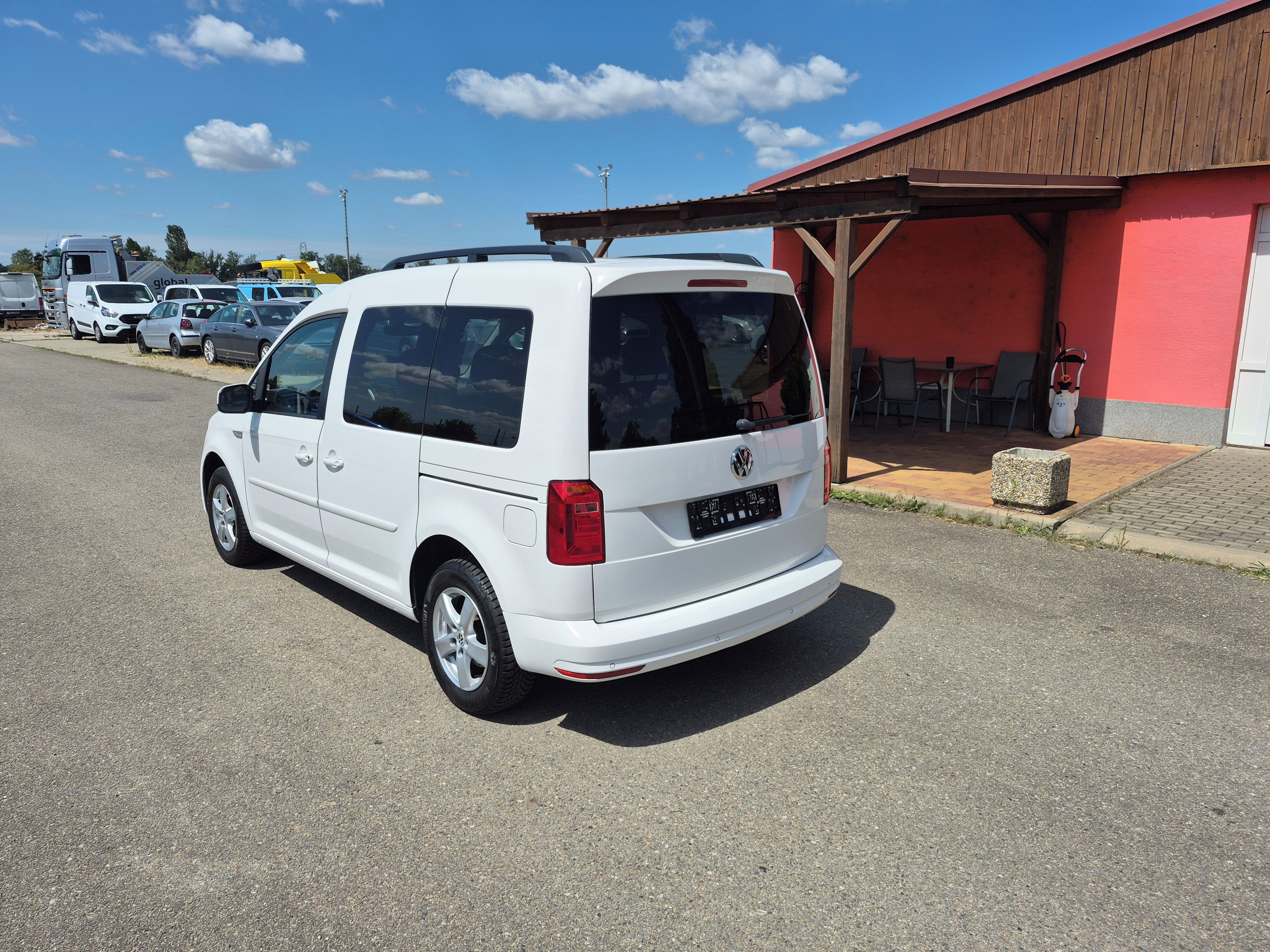 Volkswagen Caddy, 2,0TDI, 75kW, Automat, 1.maj - fotka 5