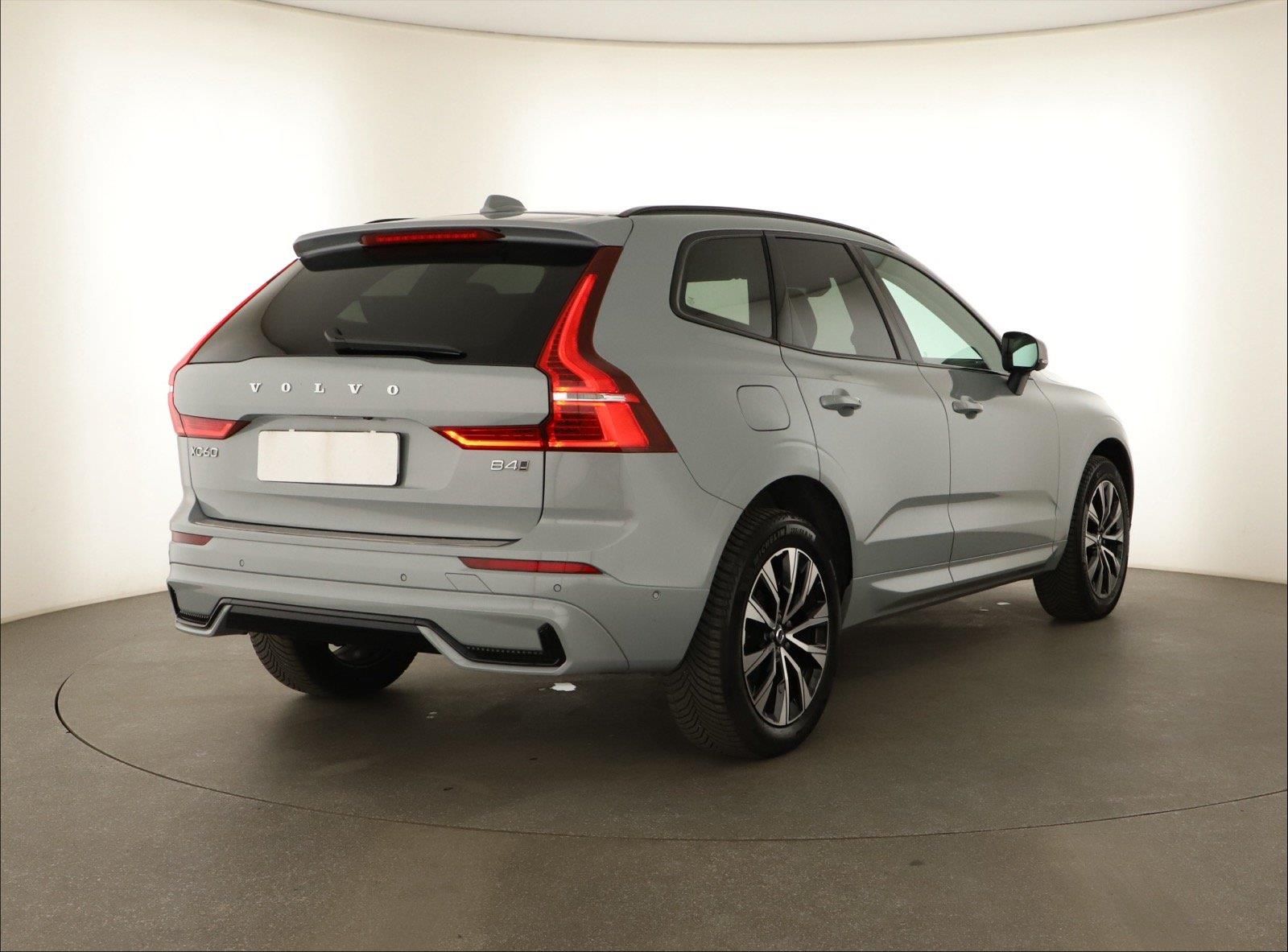 Volvo XC60, B4 AWD, Pano, 360°, DPH - fotka 5