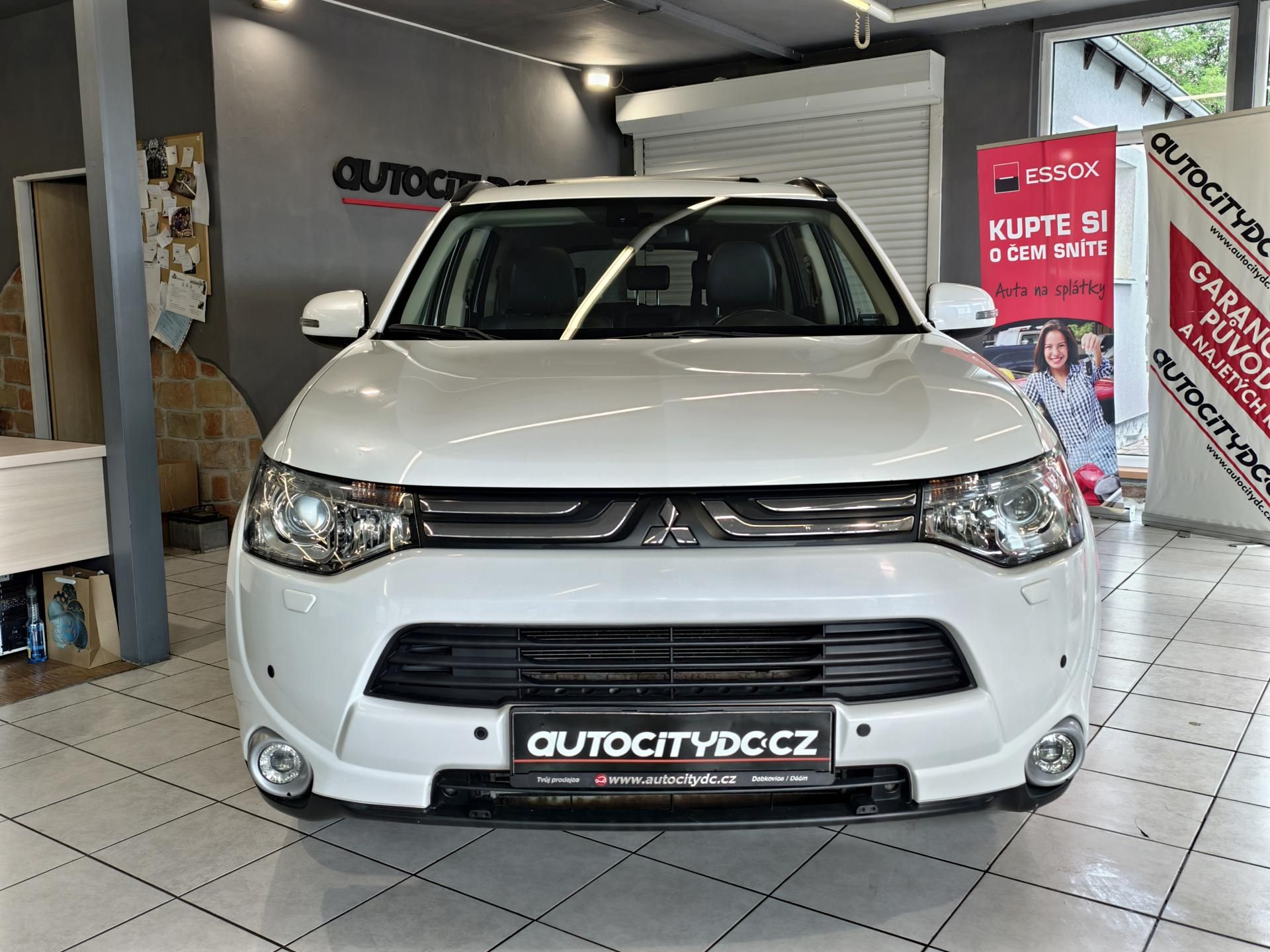 Mitsubishi Outlander, 2.2 DI-D 110kW A/T, 7MÍST, 4x4 - fotka 2