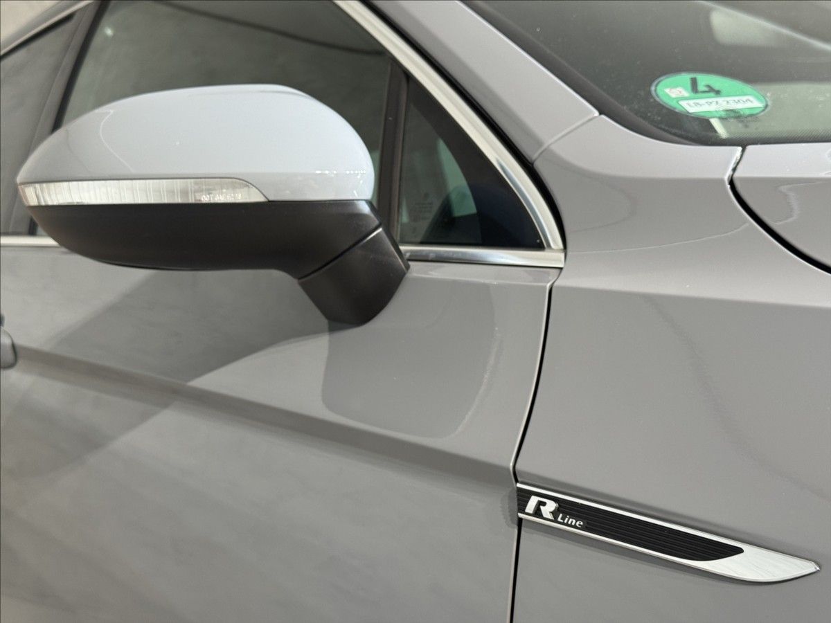 Volkswagen Passat, 2,0 TDi  DSG R-Line LED Assist - fotka 6