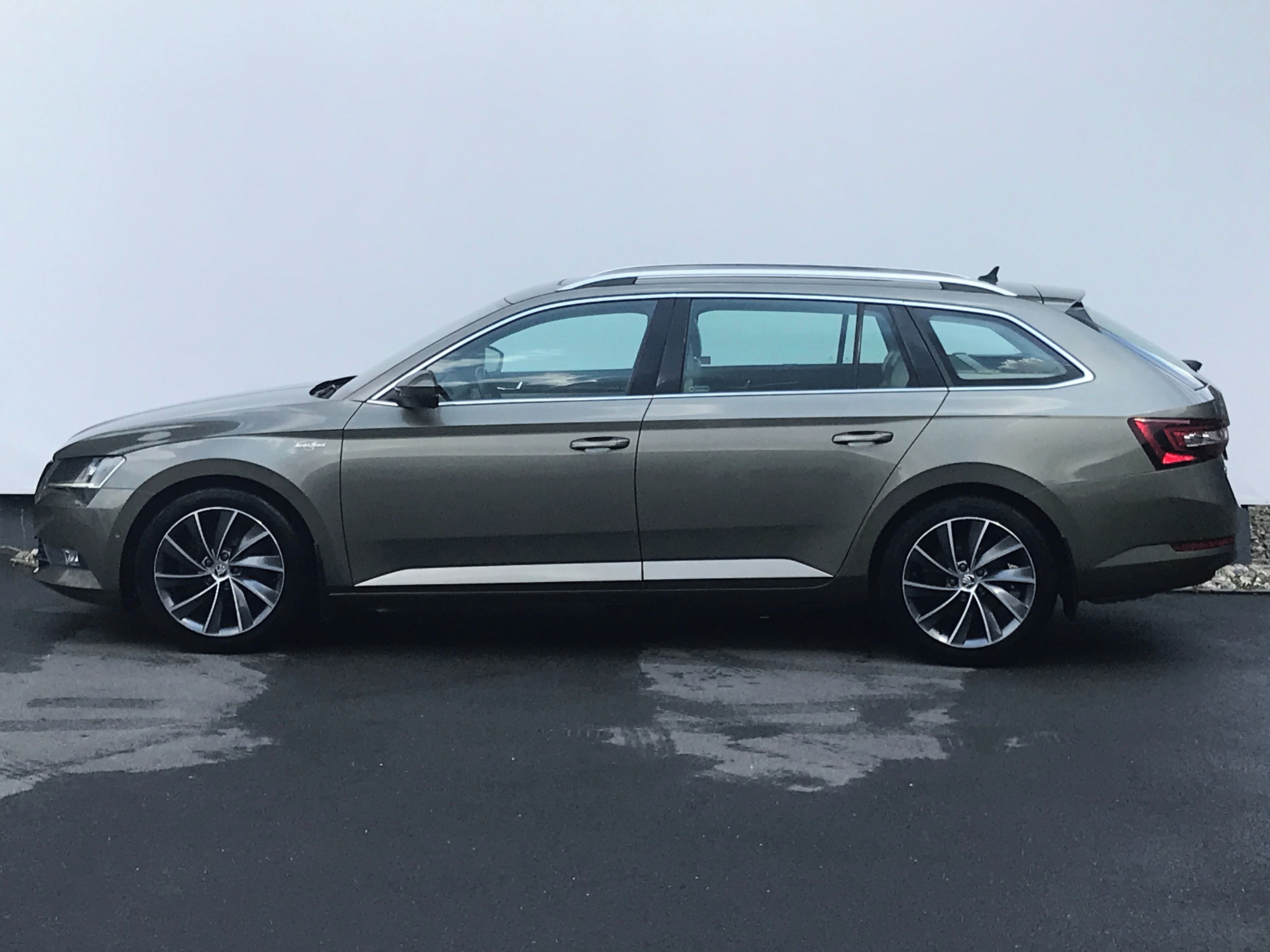 Škoda Superb, 4x4 2,0TDi 140kW L&K+TAŽNĚ+PAN - fotka 3