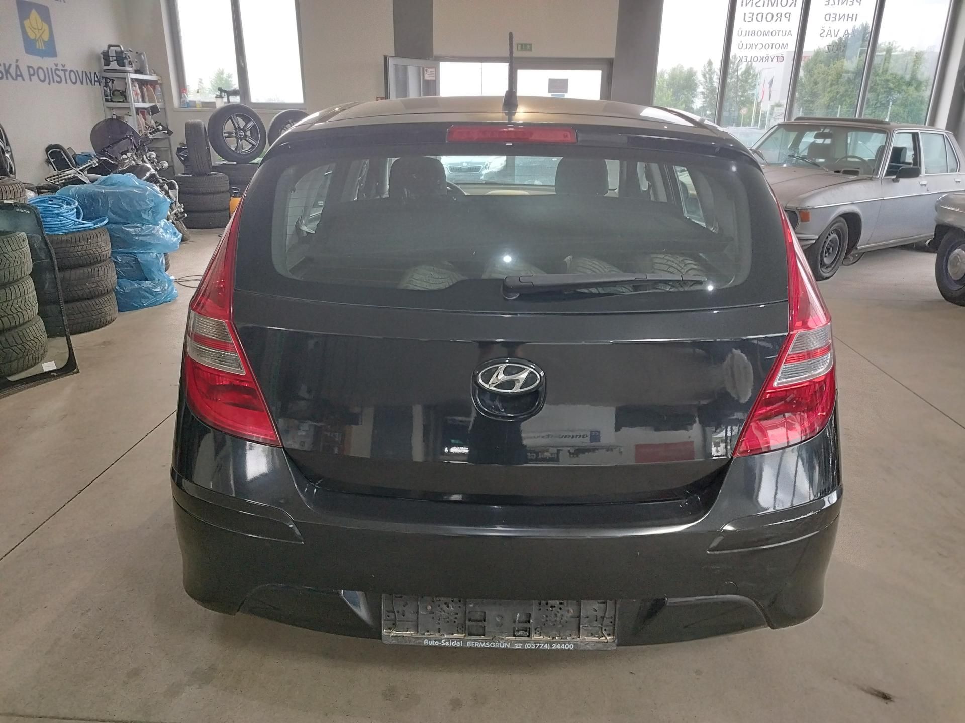 Hyundai i30, 1,6I,93KW,AUTOMAT,ALU,naj.63t - fotka 6