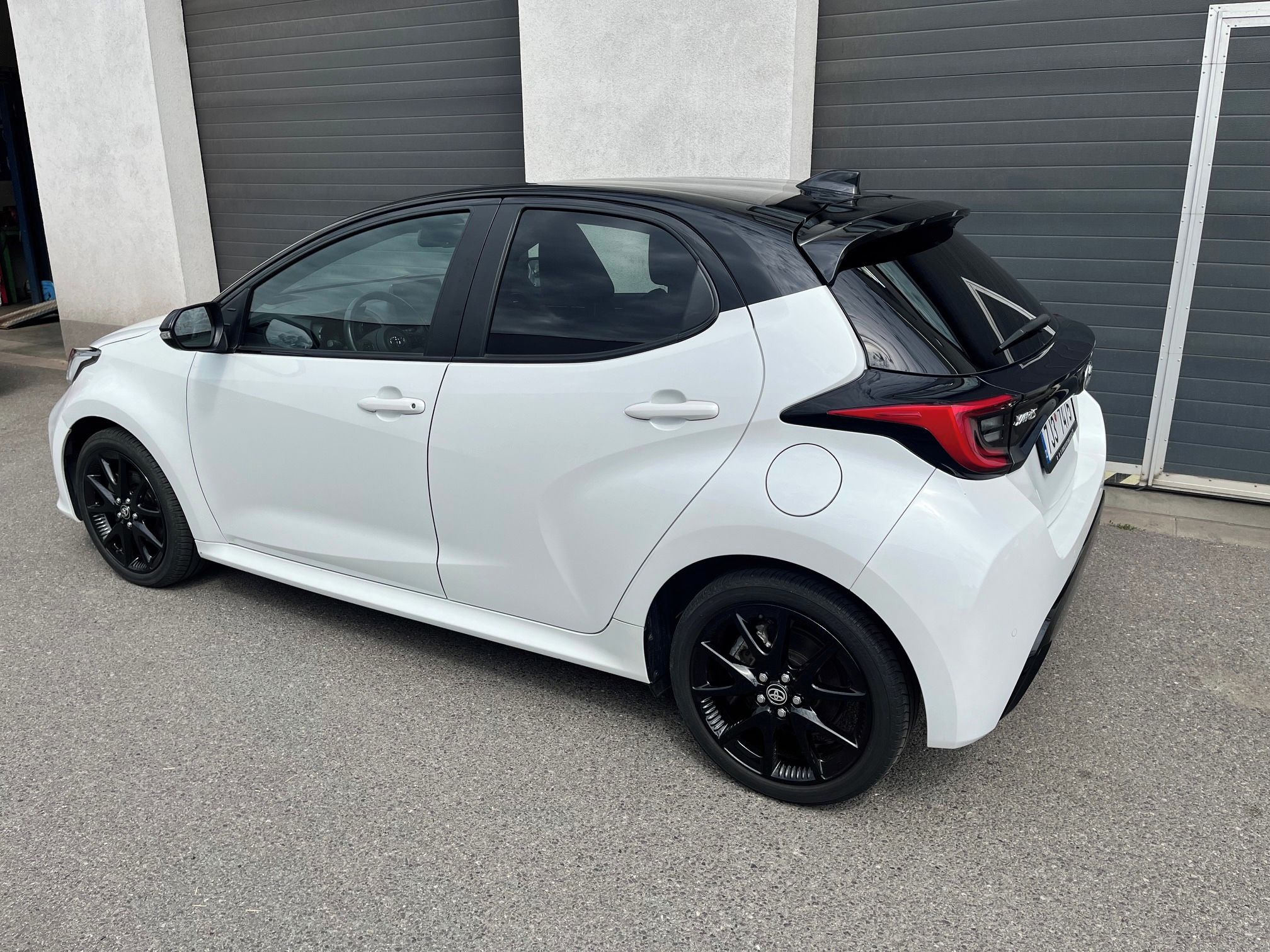 Toyota Yaris, 1.5 HEV 116k e-CVT, ČR,1. maj. - fotka 4