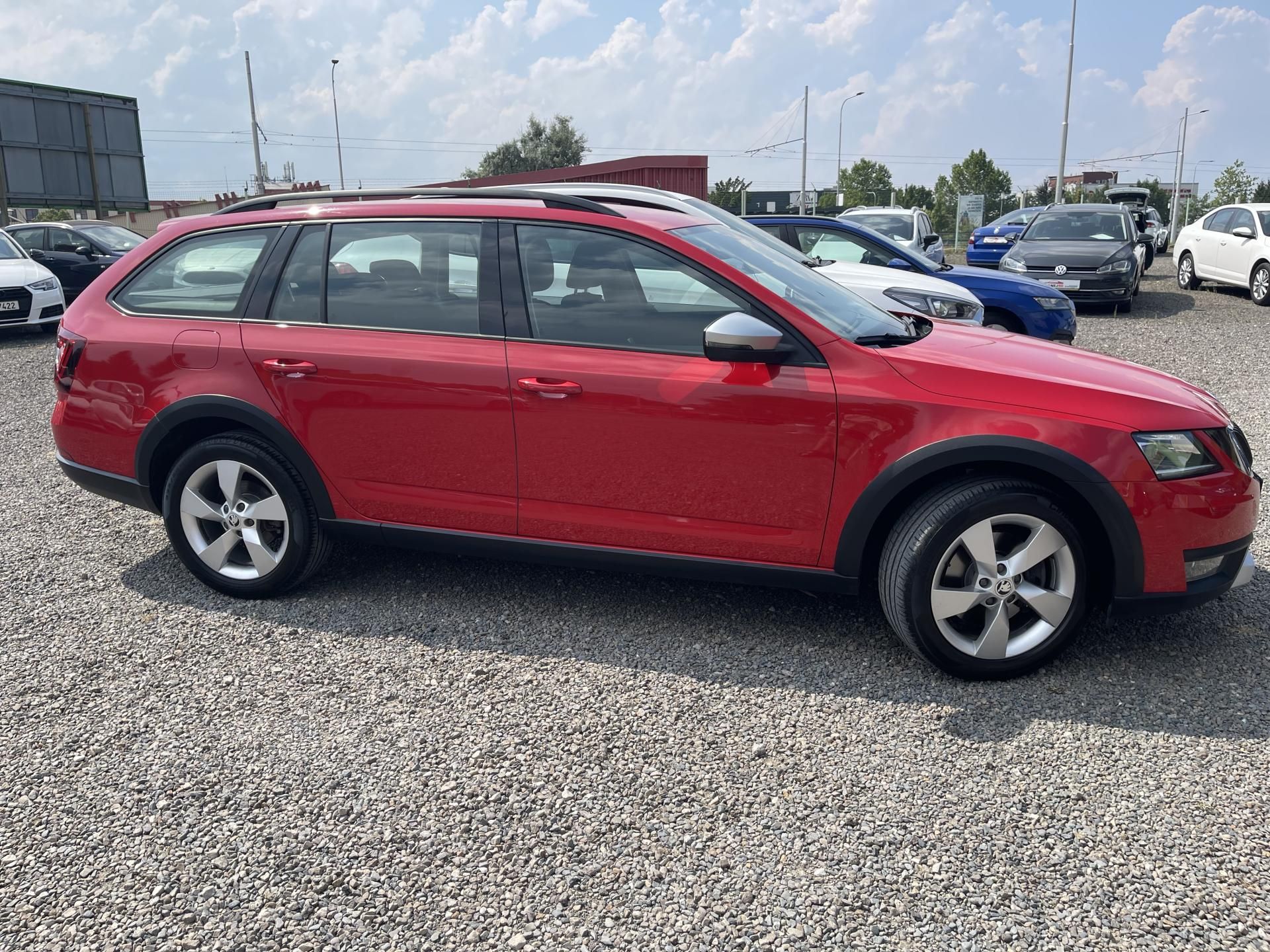 Škoda Octavia, 2.0 TDi 135kW SCOUT DSG 4x4 ČR - fotka 4