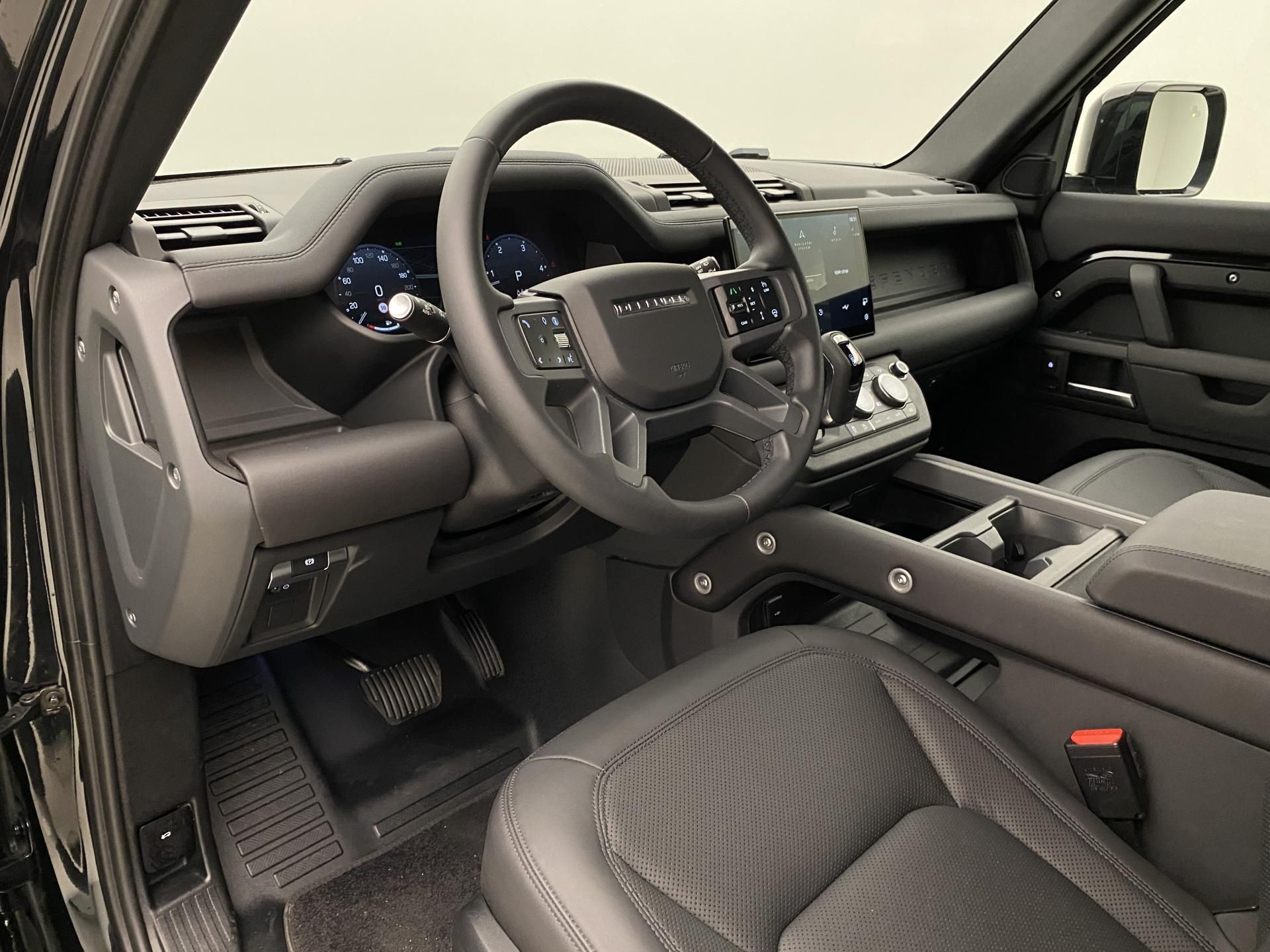 Land Rover Defender, 110 D300 X-DYNAMIC SE AWD CZ - fotka 4