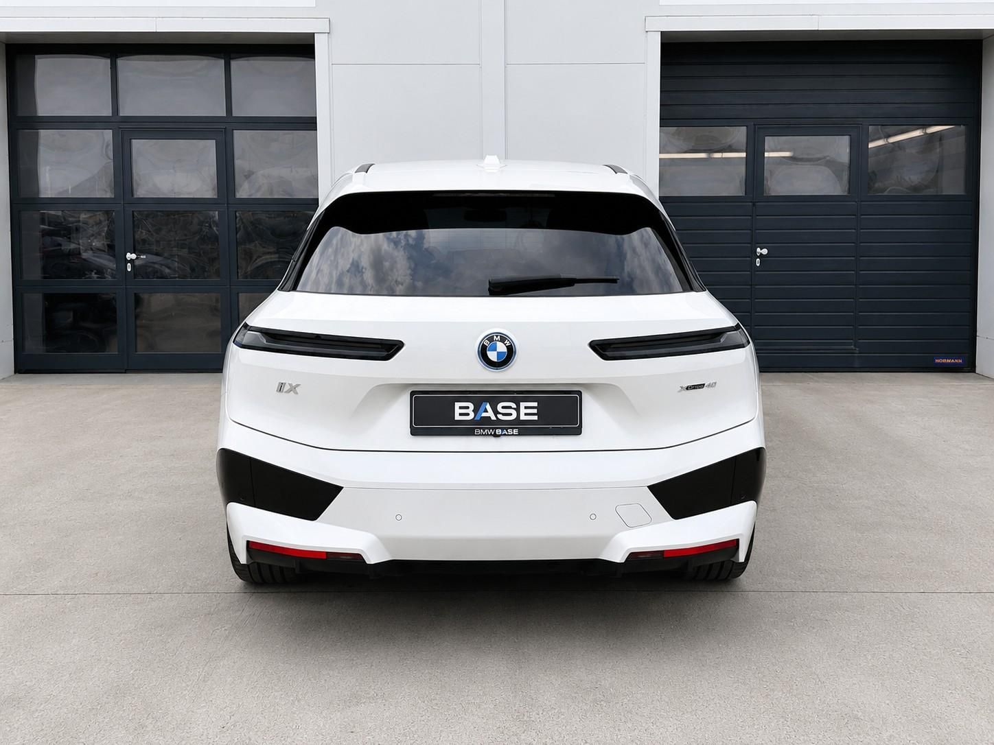 BMW iX, xDrive40 Sport Paket - fotka 4