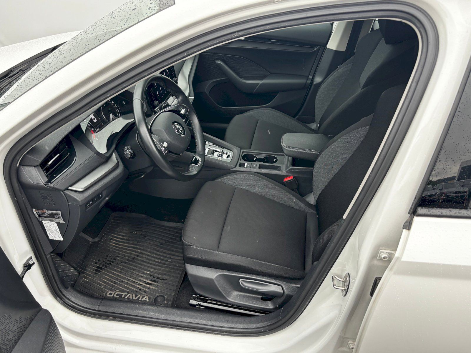 Škoda Octavia, 2.0 TDI 85kW DSG Active - fotka 6