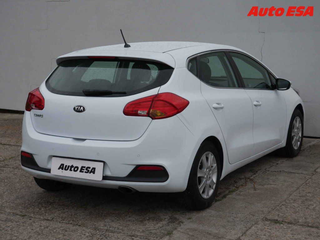 Kia Cee´d, 1.4i - fotka 6