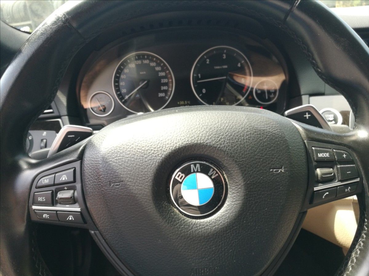 BMW Řada 5, 3,0 d M paket - fotka 6